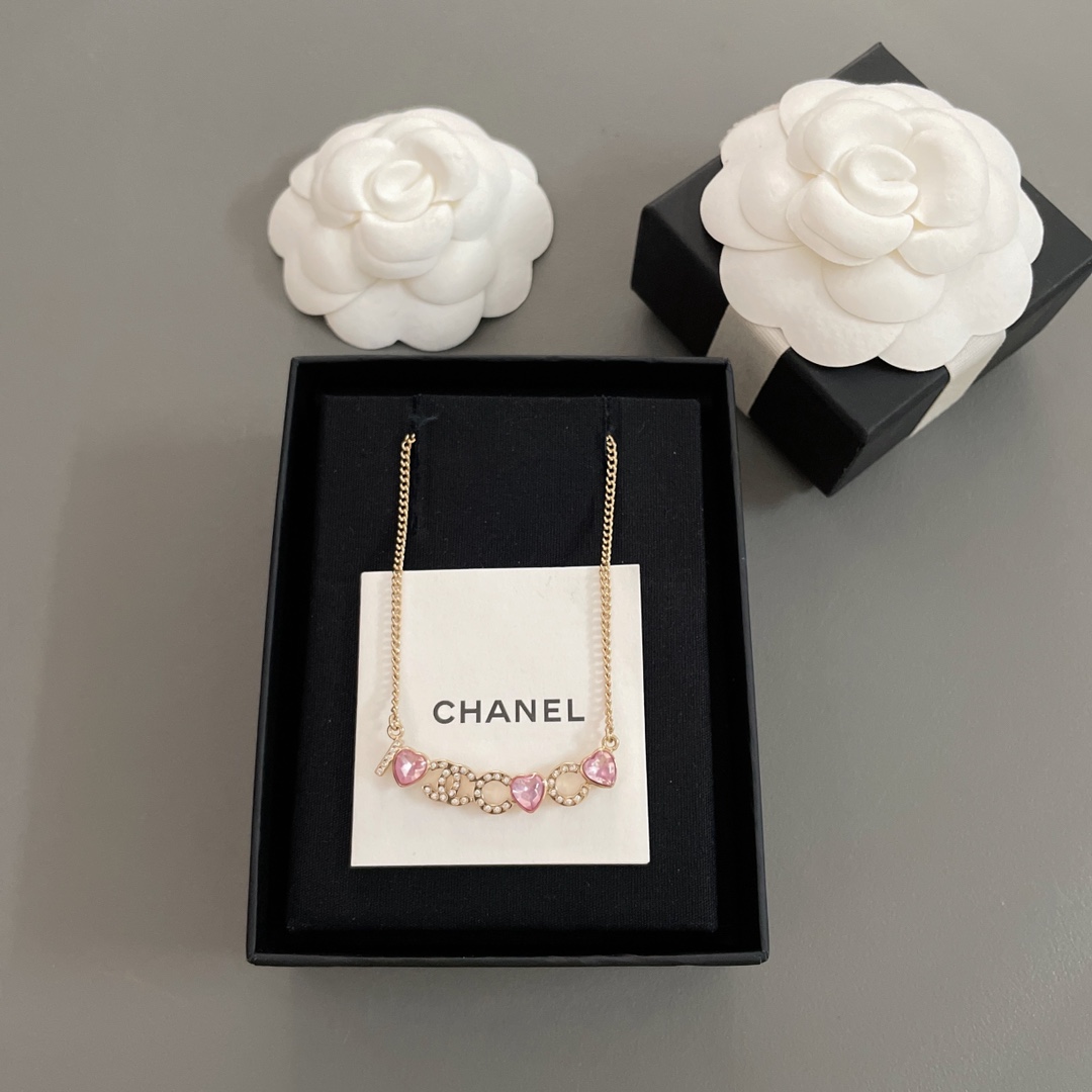 NO:633628,88180【Powder Heart Coco Necklace】Z, a big hit!  Come on, come on, come on!  First come, first served, cherish it. Oh my god, you are so beautiful. Grandma Xiang knows women best!  Which girl can refuse such a beautiful earrings?  It's so beautiful that it makes a girl's heart burst into laughter. There are pink bubbles of love everywhere, and it feels like the sweetness of first love!  The praise is so overwhelming that it will make your girly heart irresistible. Necklace, high-end Cartier jewelry1986090988180【香粉心coco项链】Z ,重磅来袭！现huo现huo现huo！先到先得好好珍惜,天啊太貌美了叭还是香奶奶最懂女人！哪个女生能拒绝这么绝美的耳钉太太太重工！太美太美啦简直少女心爆棚,到处散发着粉红色爱情的泡泡,超有初恋甜甜的感觉！赞爆了一眼入心,承包你的少女心无法拒绝的,,necklace,卡迪亚高端饰品,Jewelry