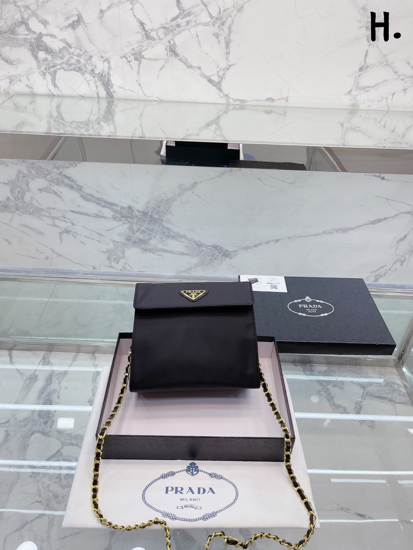 J0 原版布  普拉达 Prada / 翻盖包 进口防水帆布面料和高密度电镀五金按扣开口，高密度电镀，极难褪色，使您送礼体面过人官方最尺寸：22 20cm