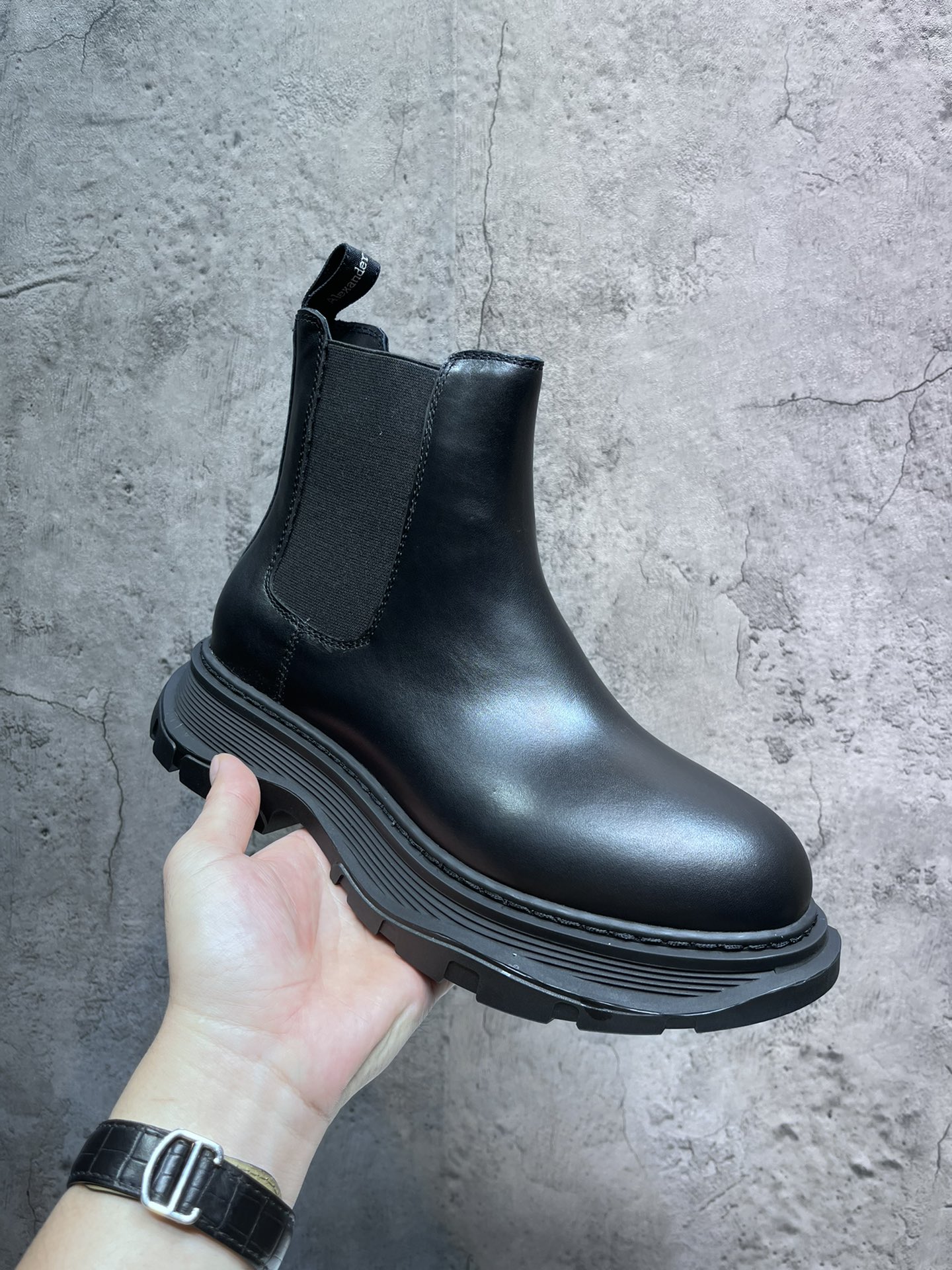 2022顶级版Alexander Mcqueen 麦昆 Mc Queen德比男鞋，切而西靴 原版开模，一比一复刻，原版白色鞋盒 布袋手提袋 全套包装、多送一副鞋带面料：进口牛皮面，内里：牛皮垫脚：牛皮垫脚大底：原版开模橡胶底厚底设计 约4.5cm，