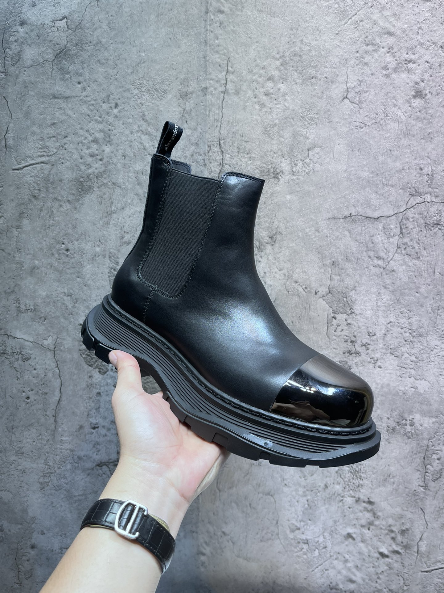 2022顶级版Alexander Mcqueen 麦昆 Mc Queen德比男鞋，切而西靴 原版开模，一比一复刻，原版白色鞋盒 布袋手提袋 全套包装、多送一副鞋带面料：进口牛皮面，内里：牛皮垫脚：牛皮垫脚大底：原版开模橡胶底厚底设计 约4.5cm，