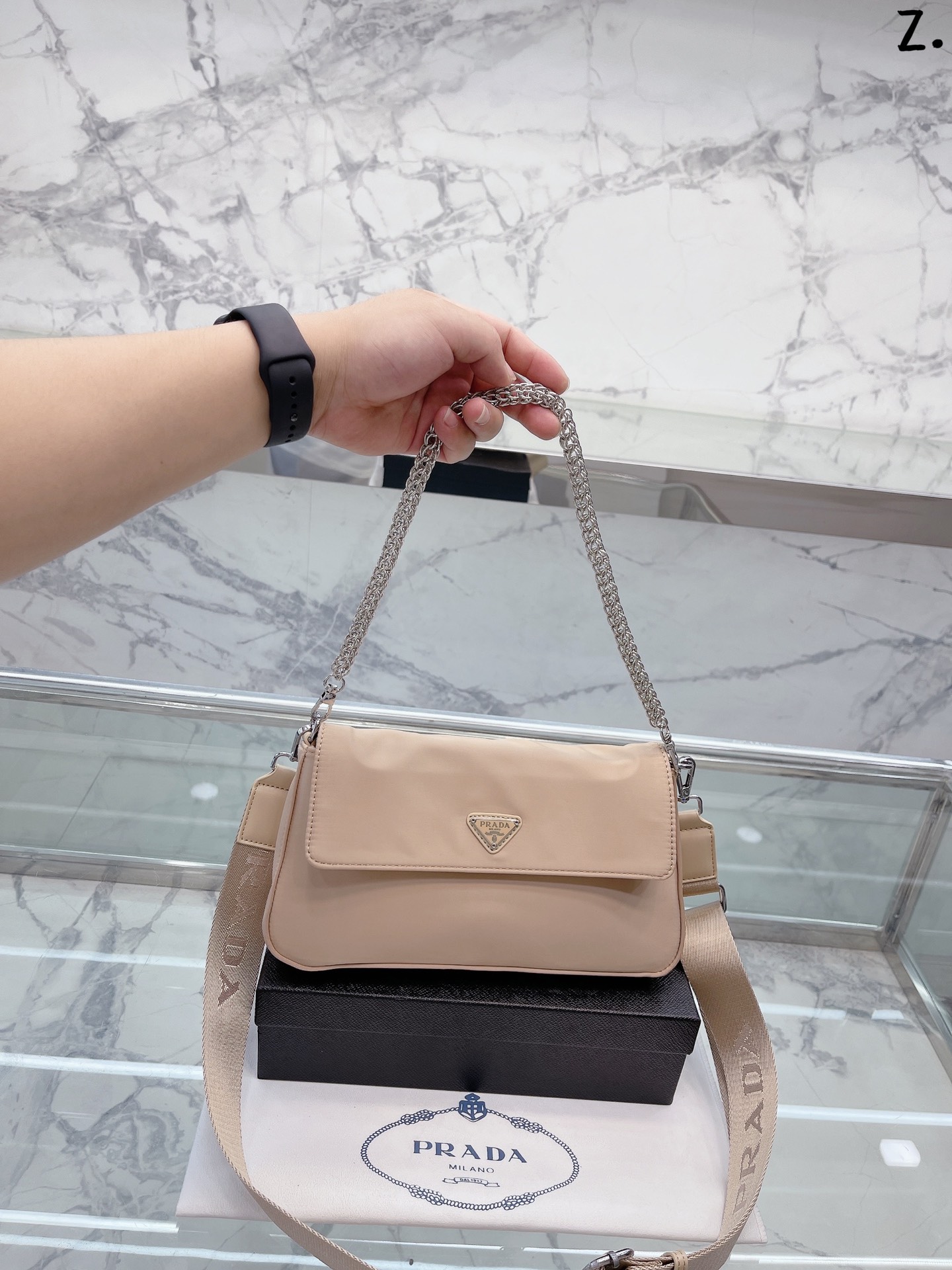 J0 原版布  普拉达 Prada / 翻盖包 进口防水帆布面料和高密度电镀五金按扣开口，高密度电镀，极难褪色，使您送礼体面过人官方最尺寸：28 15cm