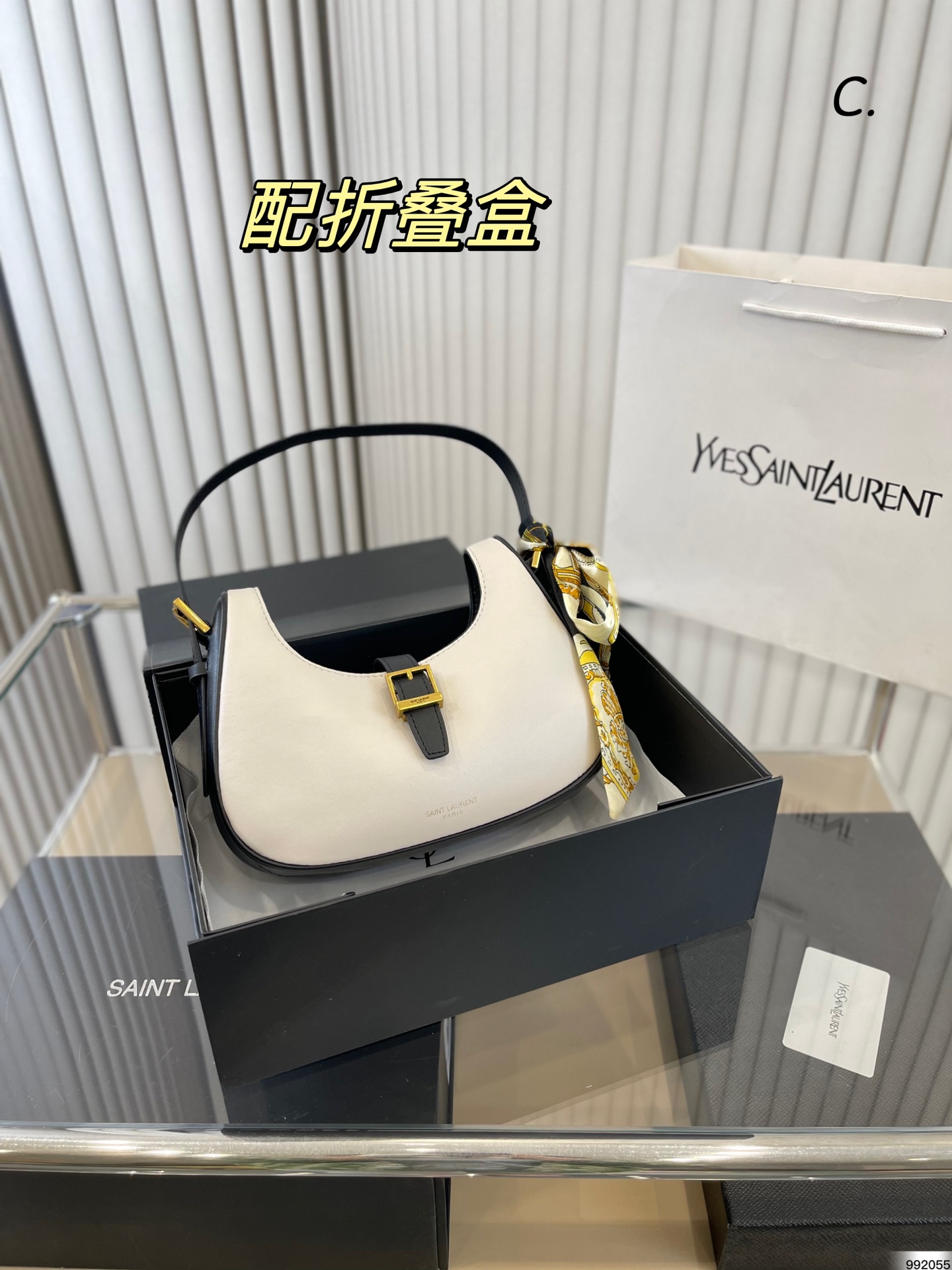J0 折叠盒  Saint Laurent 圣罗兰 YSL   Saint Laurent  圣罗兰 YSL 腋下包，采用进口面料制做，足够容量。原版定制五金可单肩斜跨.尺寸:23 11