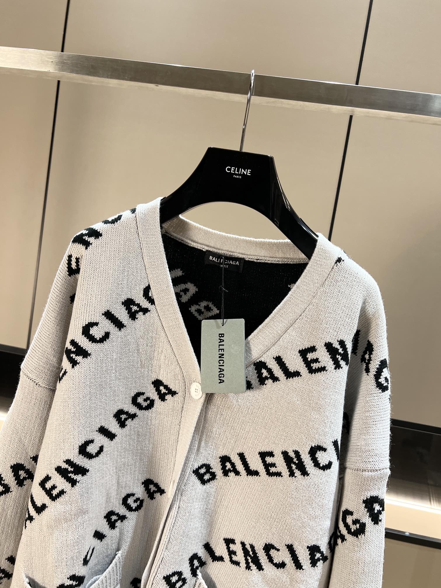 2022Balenciaga 👊👊 最最经典羊毛弹幕开衫毛衣