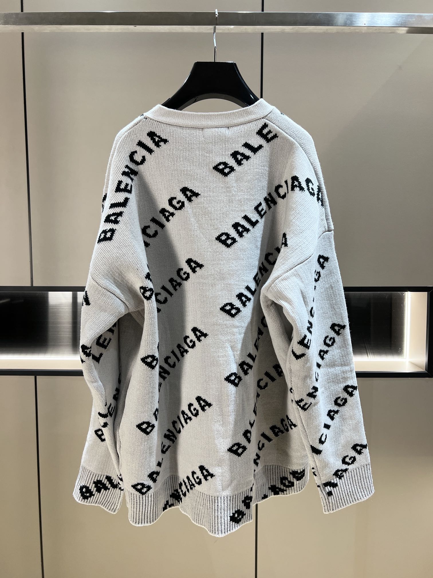 2022Balenciaga 👊👊 最最经典羊毛弹幕开衫毛衣