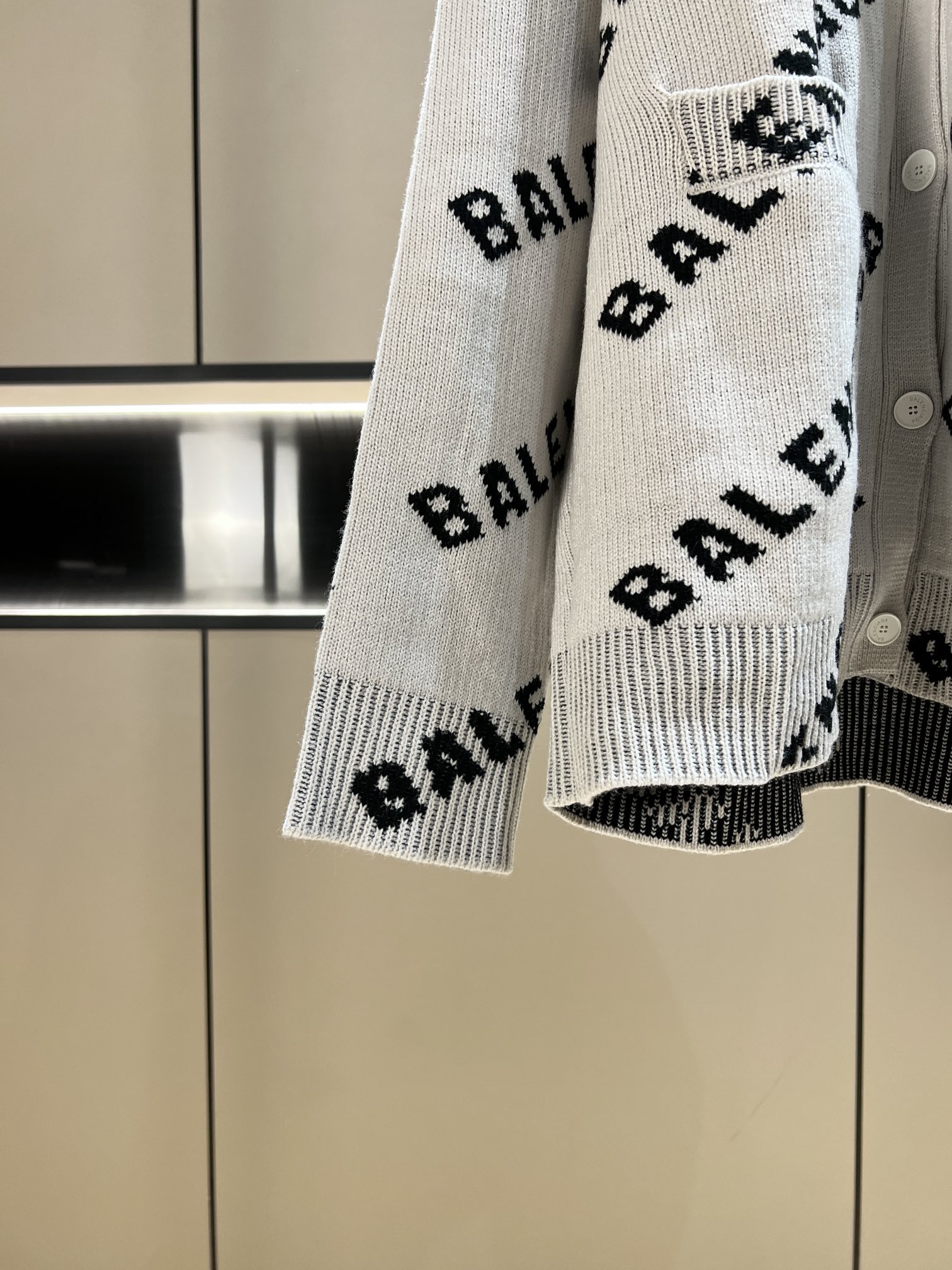 2022Balenciaga 👊👊 最最经典羊毛弹幕开衫毛衣