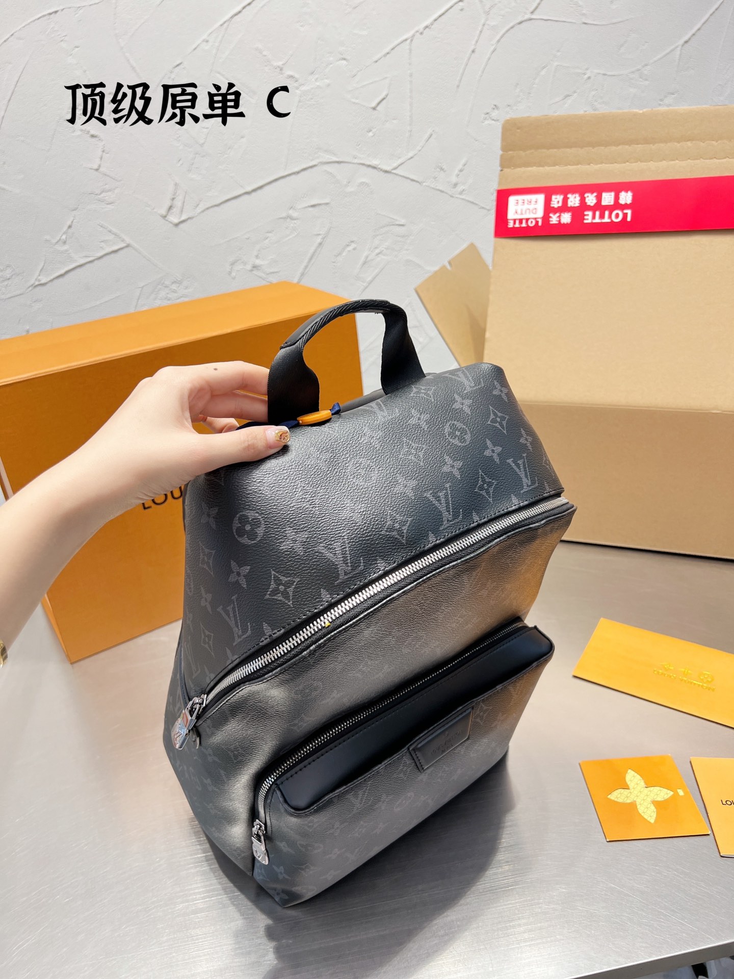 Practical Men’s Shoulder Bag: LV Discovery M43186, Stylish and Functional Choice - 图片 3