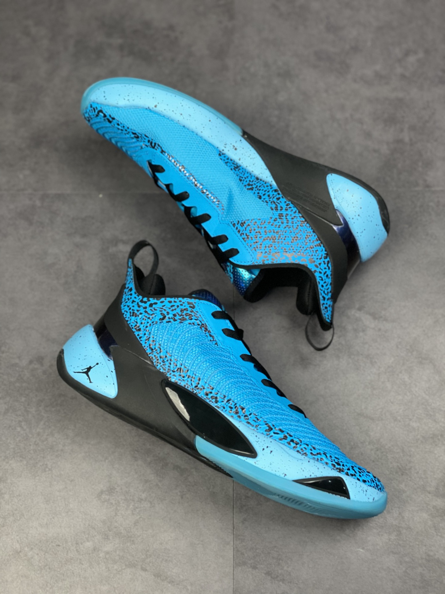220 Jordan Luka 1 东契奇签名篮球鞋 DN1772-103