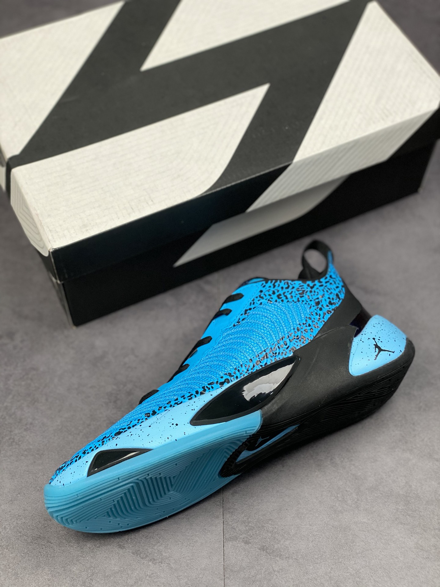 220 Jordan Luka 1 东契奇签名篮球鞋 DN1772-103