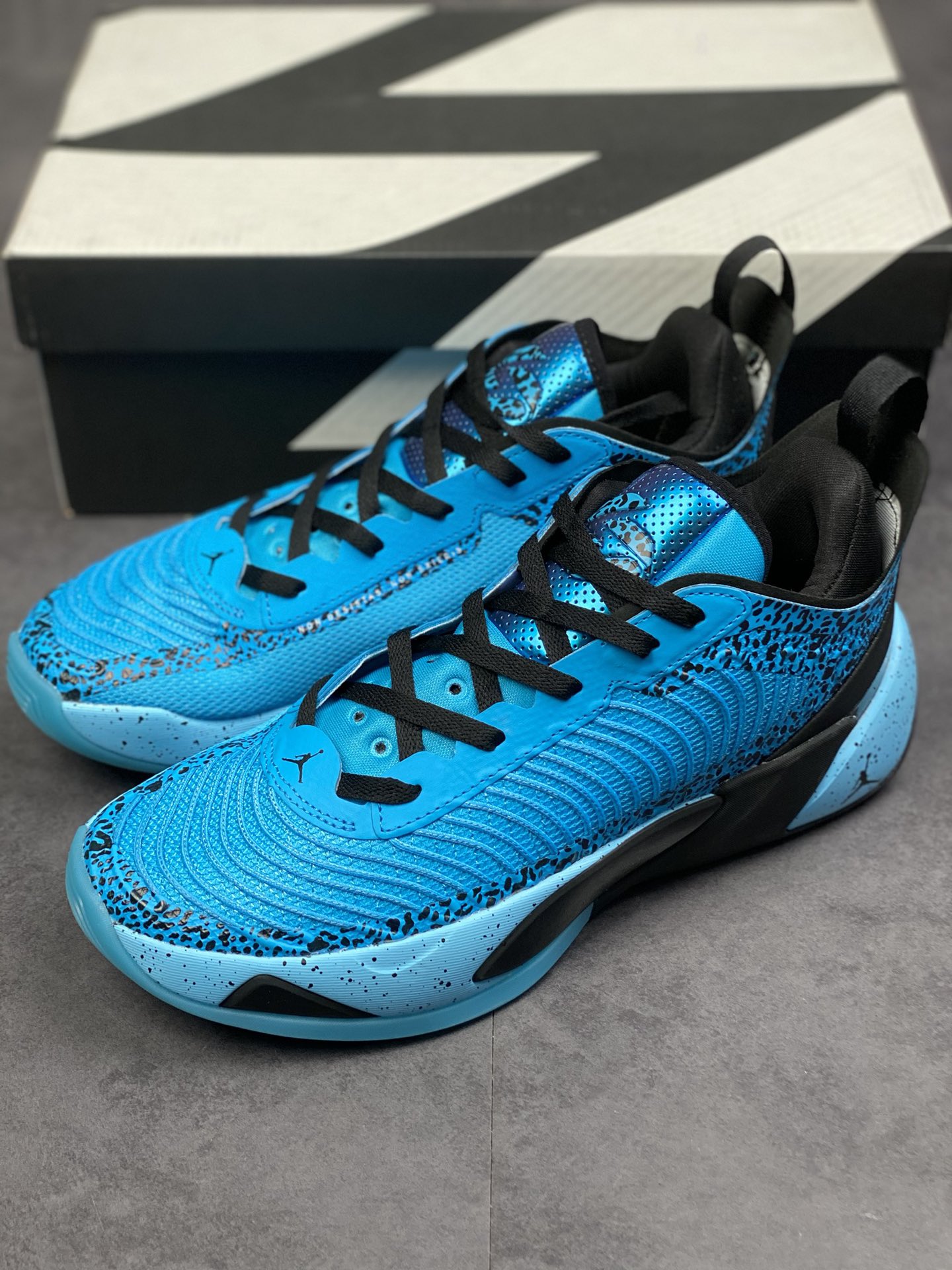 220 Jordan Luka 1 东契奇签名篮球鞋 DN1772-103