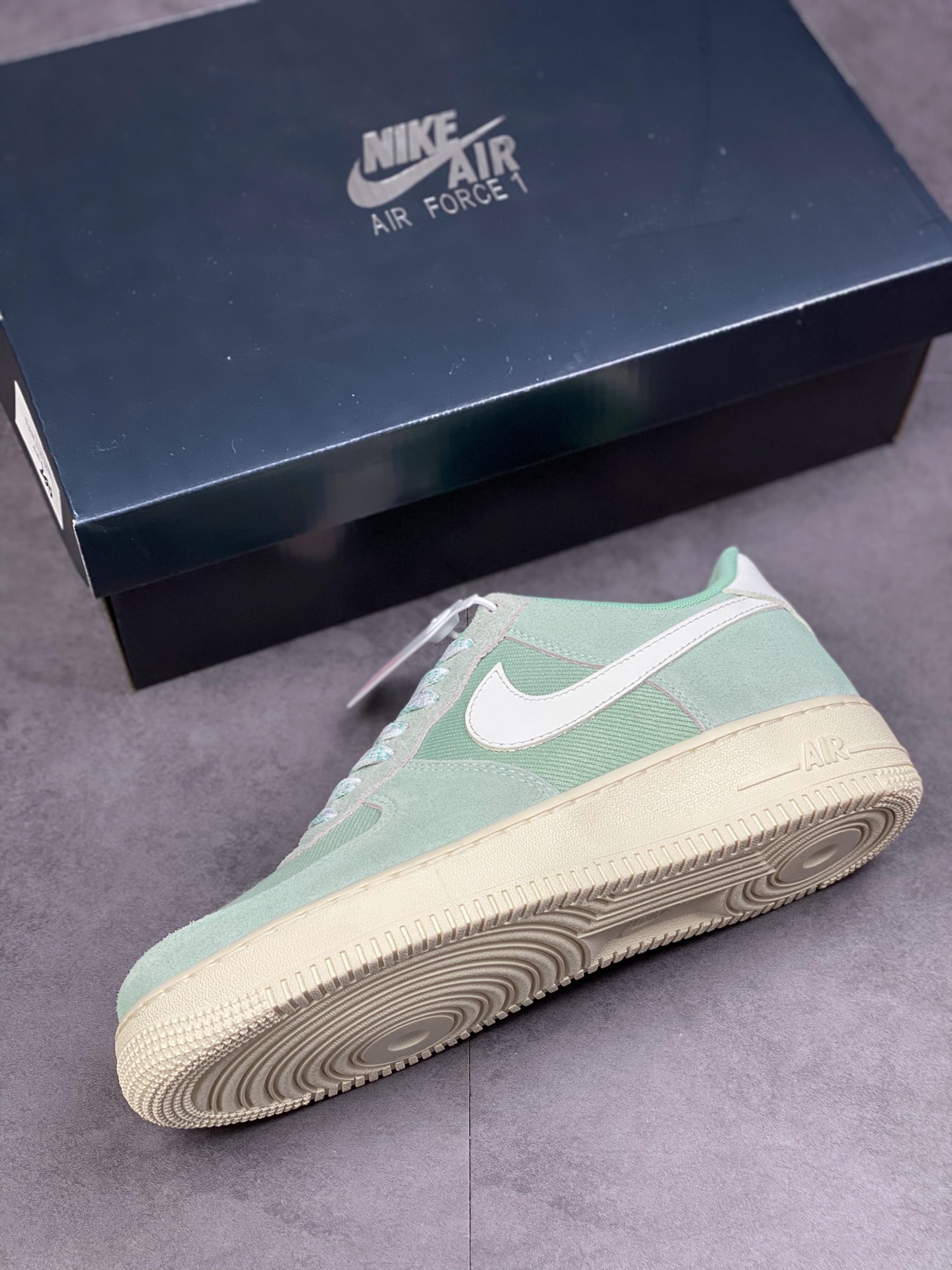 200 Nike Air Force 1 Low 07 嫩绿DO9801-300