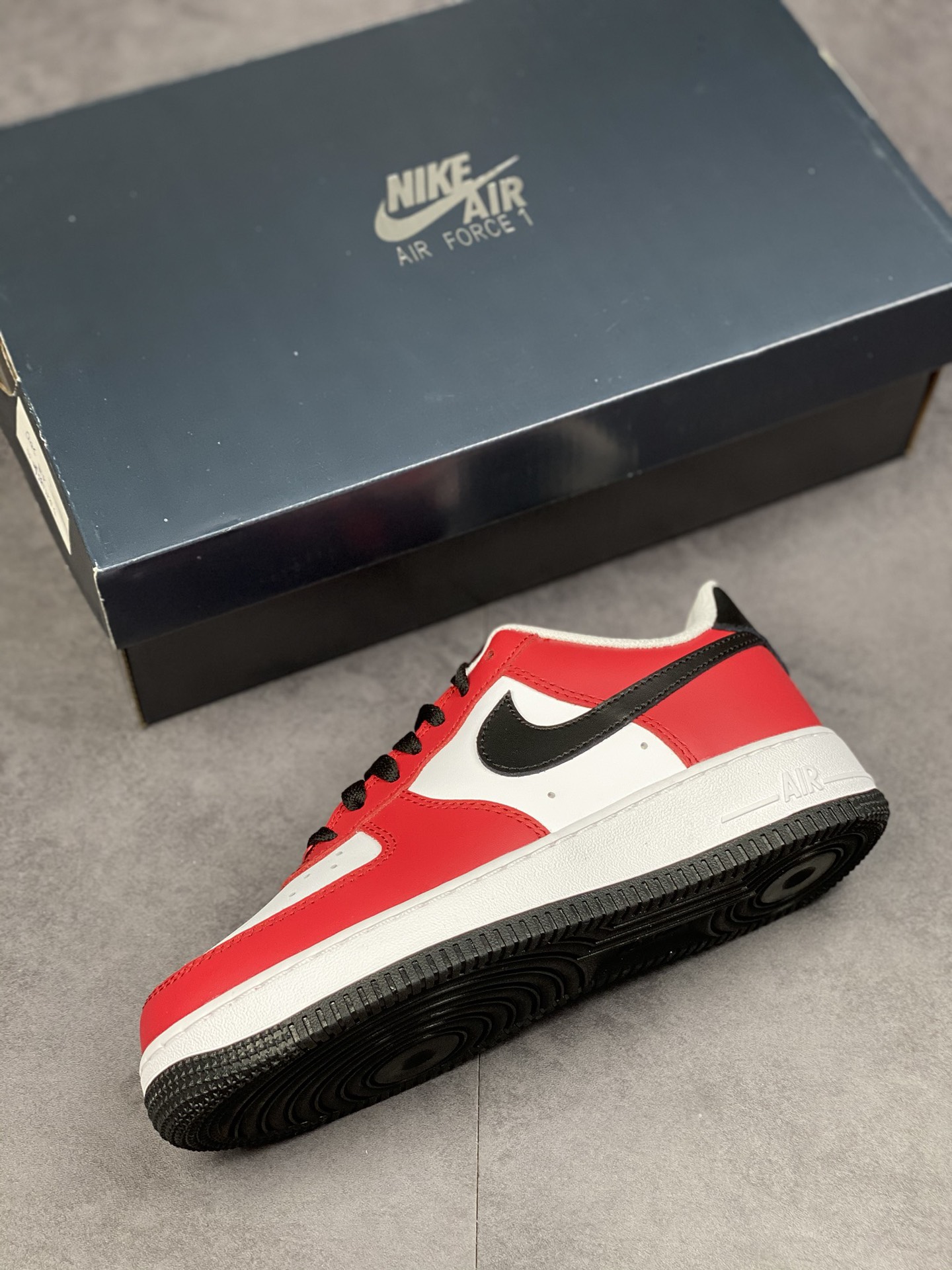 200 Nike Air Force 1 Low 07 芝加哥配色 FD0300-600