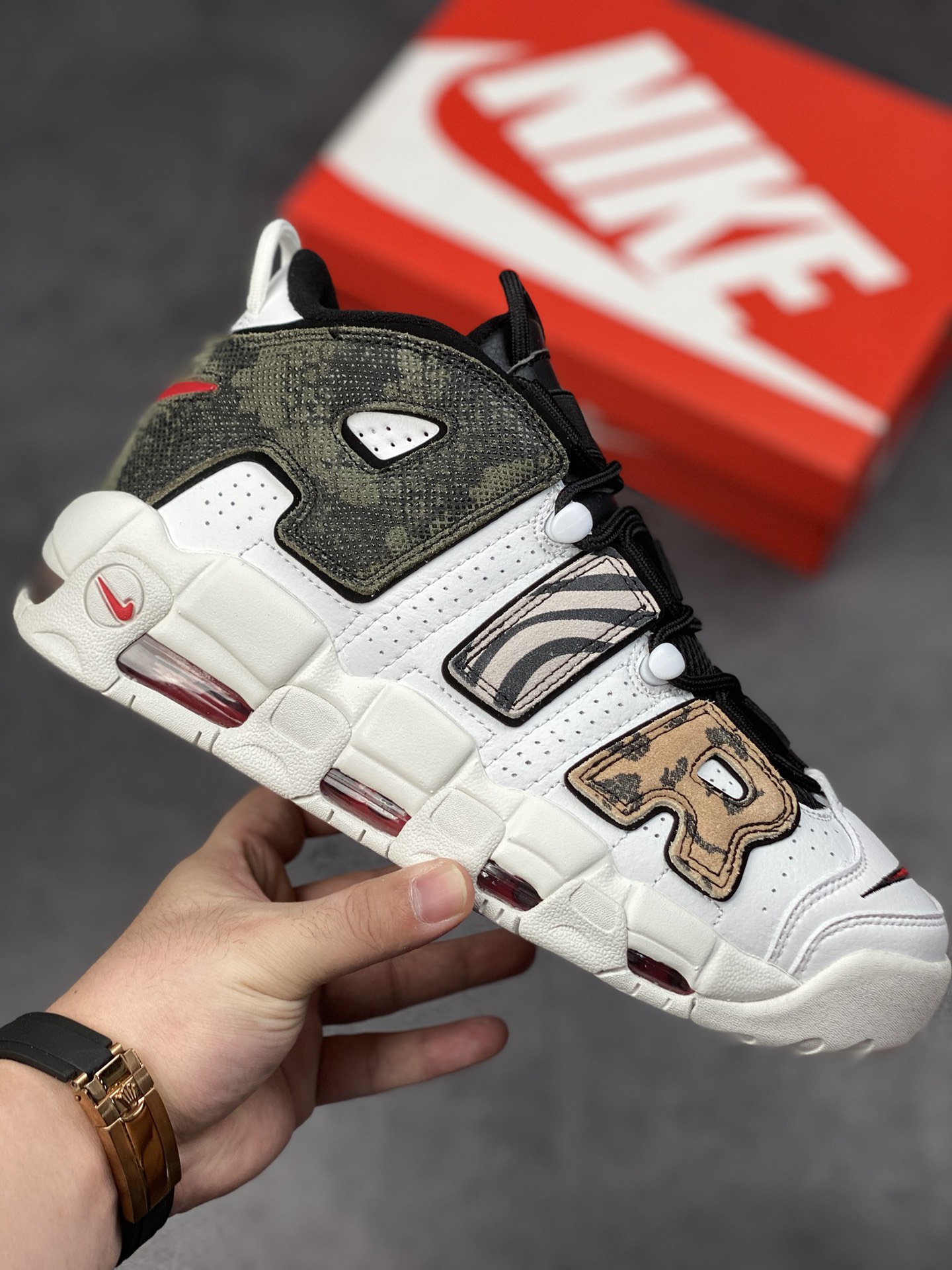 260 Air More Uptempo 代表着历史最高版本皮蓬 DZ4843-100