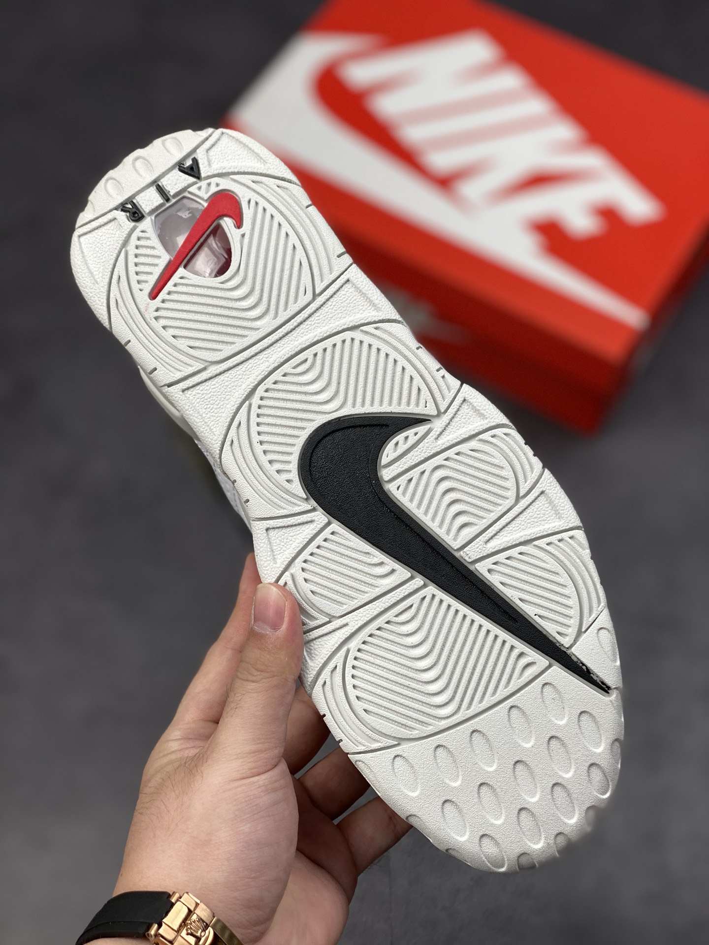 260 Air More Uptempo 代表着历史最高版本皮蓬 DZ4843-100