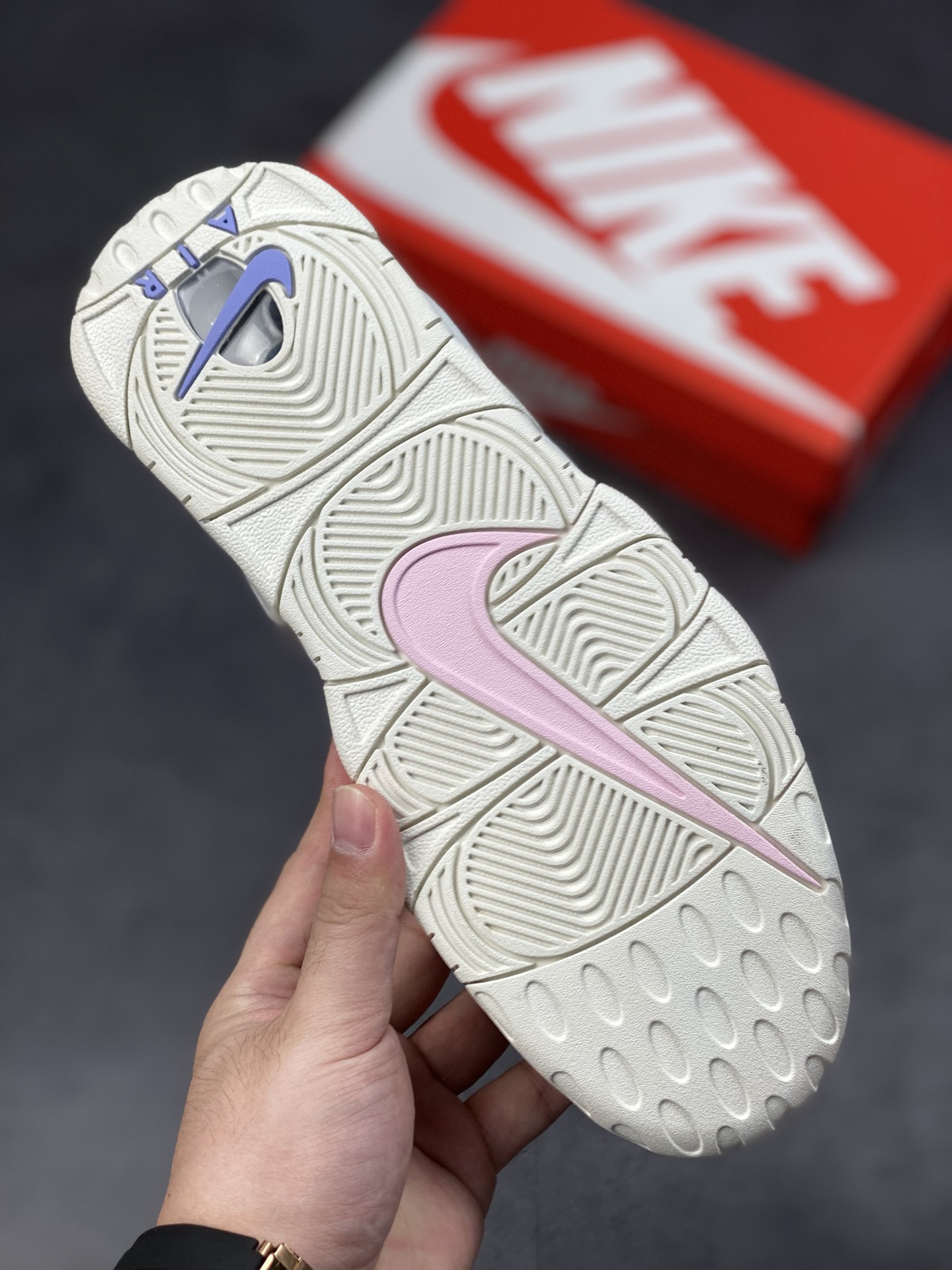 260 Air More Uptempo 代表着历史最高版本皮蓬DQ0514-100