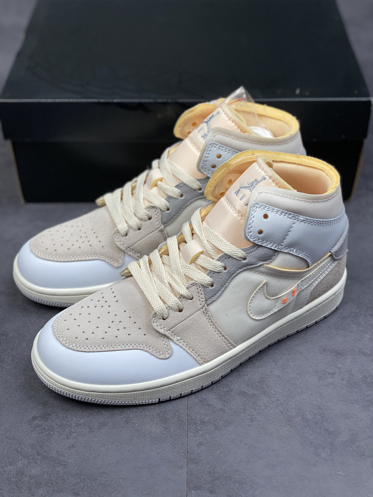 Air Jordan 1 Mid White Gray Lynx DM9652-100