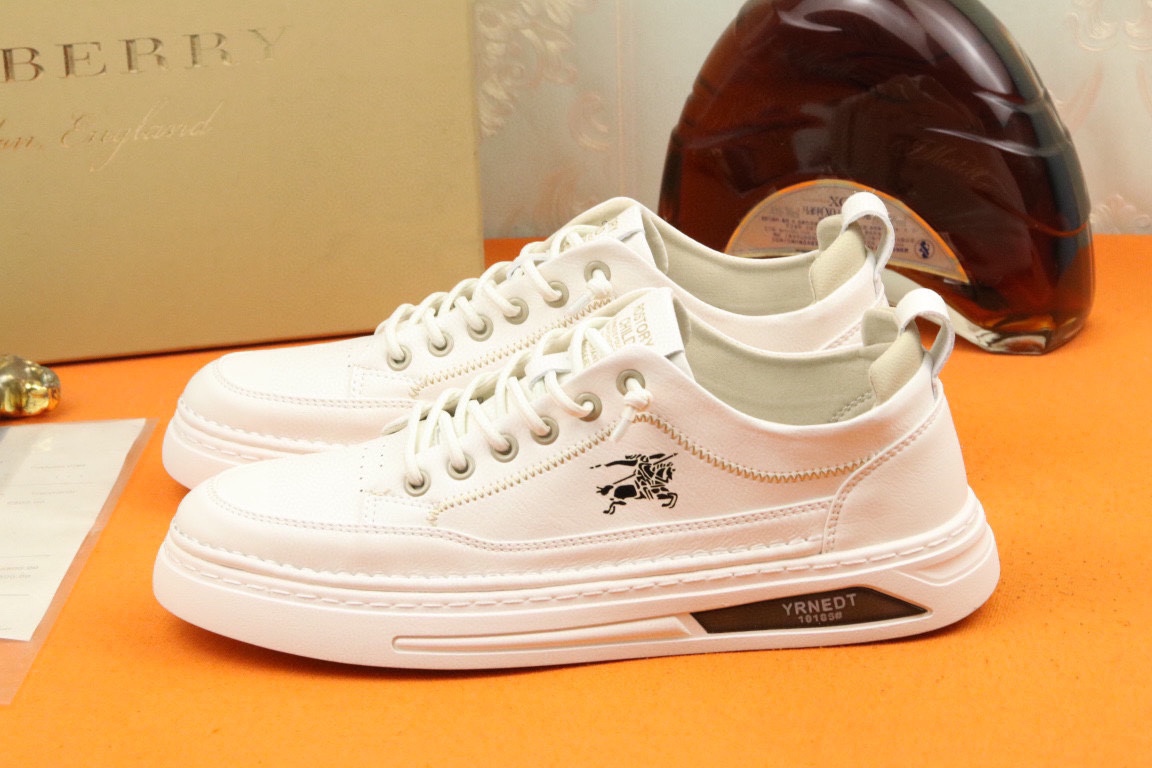 I5 爆款 Burberry 巴宝莉   代购款男士官网同步，鞋面采用进口头层牛皮，猪皮内里， 完全1比1复刻，防滑耐磨橡胶大底鞋子舒适度极高，原厂跟单货，高品质看细节，欢迎对比