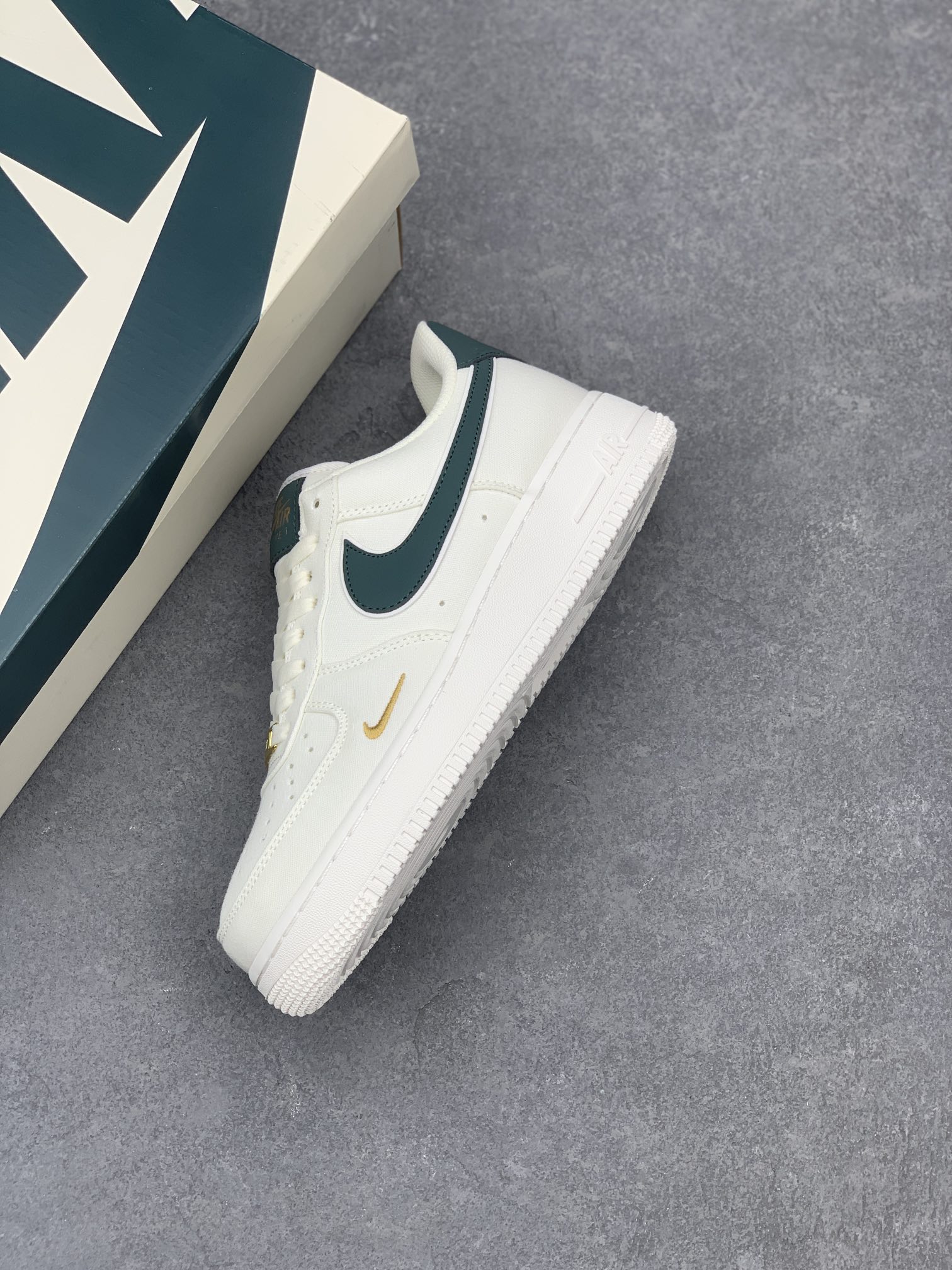 Nike Air Force 1 '07 Low-Top Sneakers - Deep Green Swoosh, Classic Style 8 i1662656329 5652 6
