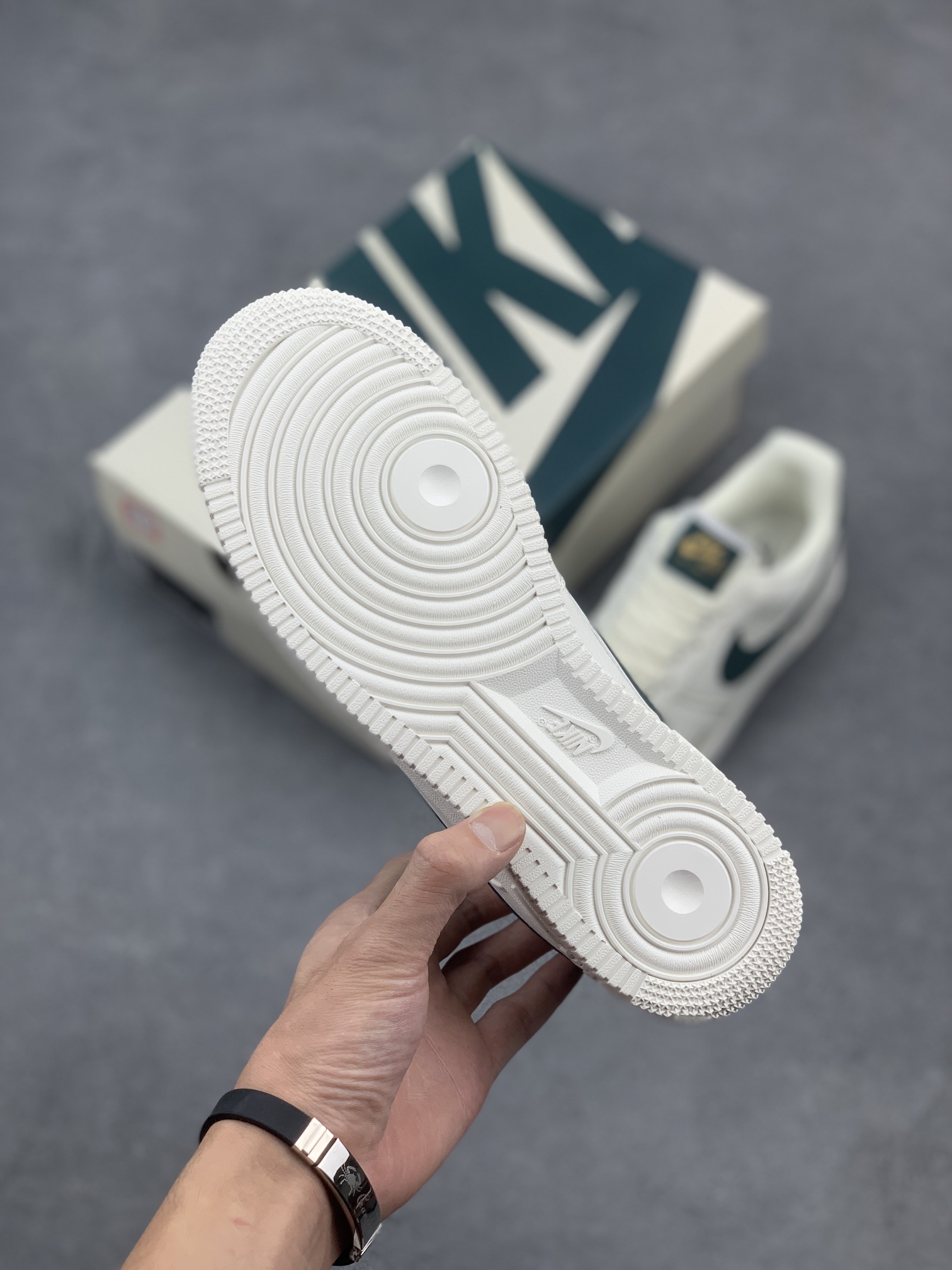 Nike Air Force 1 '07 Low-Top Sneakers - Deep Green Swoosh, Classic Style 7 i1662656329 8461 5