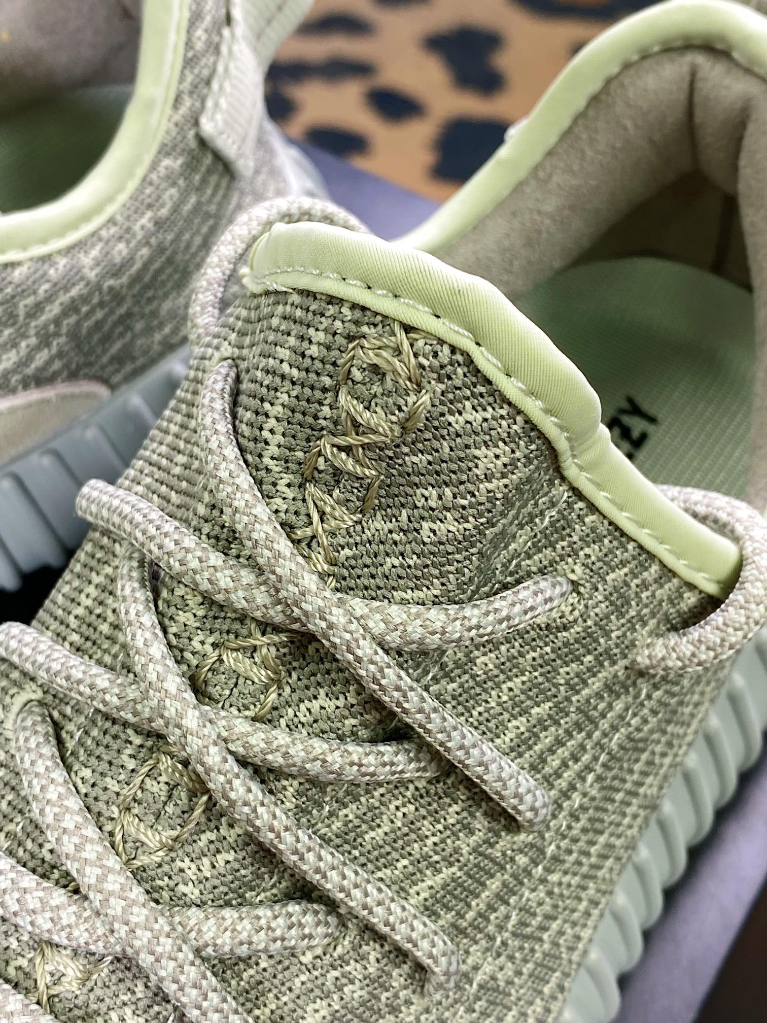 Yeezy Boost 350 Boost OG ”Moonrock” 350 first generation all-match lightweight casual sports jogging shoes ”first generation moonlight gray” AQ2660