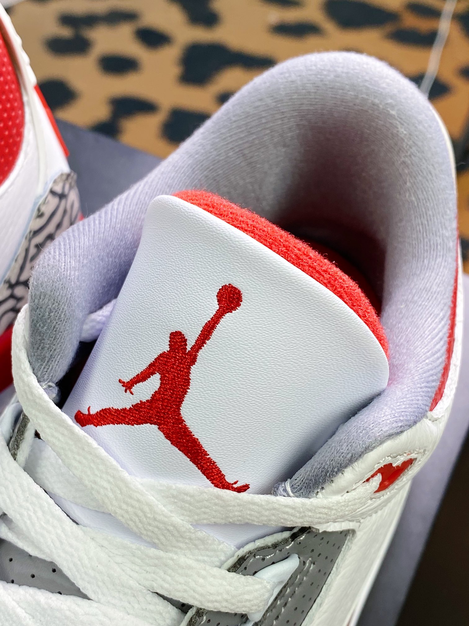 320 Air Jordan 3 Retro OG”Fire Red”迈克尔·乔丹AJ3代中帮“22款白红火焰红”DN3707-160-莆田鞋,莆田鞋货源,高仿鞋,高仿鞋货源,安福档口,莆田高仿鞋,莆田鞋批发,高仿鞋批发,莆田高仿运动鞋,高仿运动鞋,莆田运动鞋 320 Air Jordan 3 Retro OG”Fire Red”迈克尔·乔丹AJ3代中帮“22款白红火焰红”DN3707-160