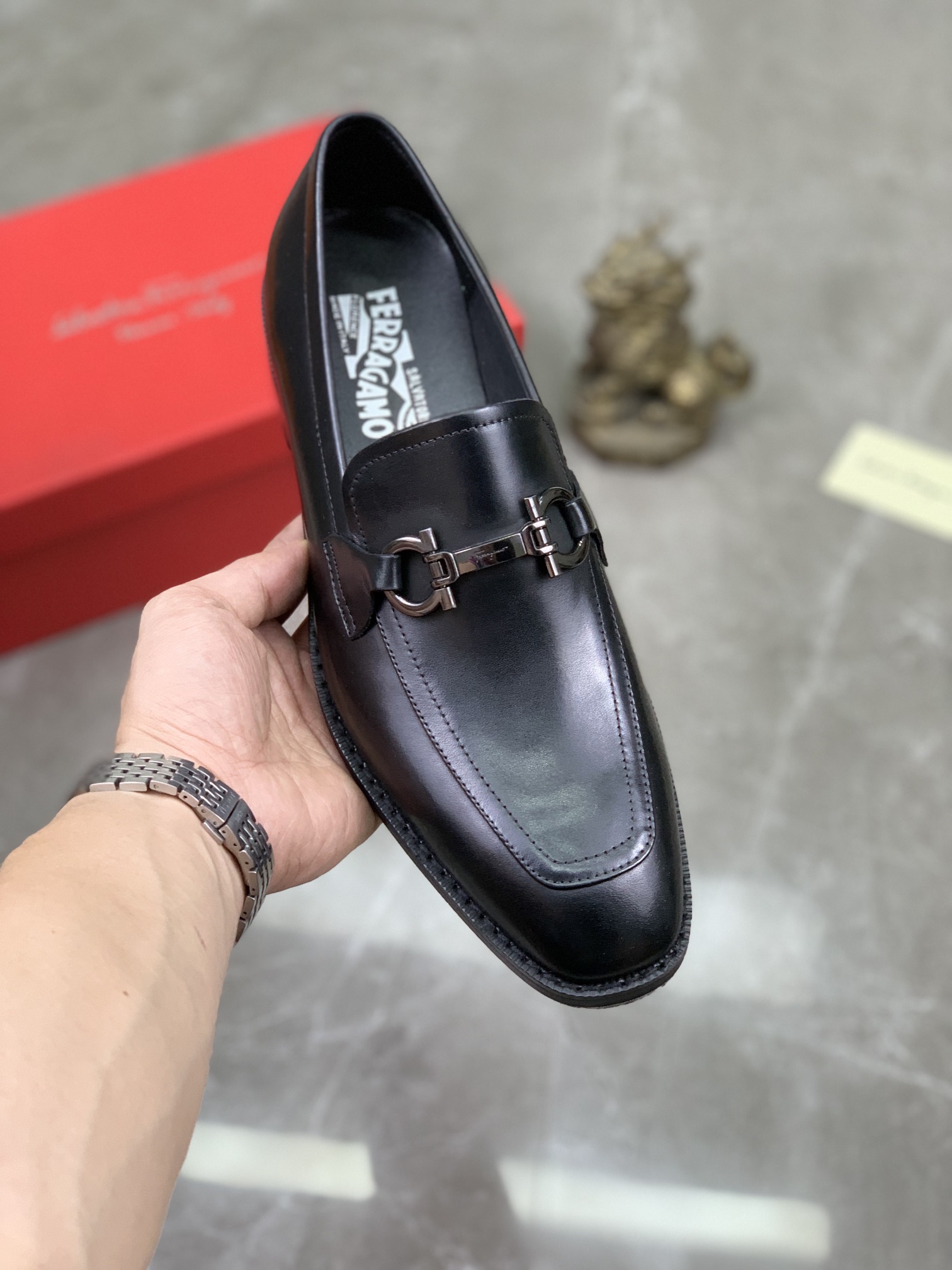 I5 羊里菲拉格慕高端男士正装商务皮鞋，原单1：1正品货原版进口小牛皮，原版金属饰扣，进口羊皮内里垫脚 原版大底，男鞋