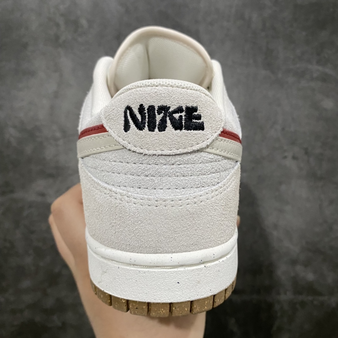 图片[4]-lw版纯原Dunk Low SE \”85\” 灰白红双钩 原装公司级 经典复古休闲板鞋 原装头层材料 用料绝不含糊 独家版型蒸餾加工帶來的是更好的视觉和脚感体验 清洁度 电绣工艺 皮料切割干净无任何毛边 细节完美 货号：DO9457-100 尺码：36 36.5 37.5 38 38.5 39 40 40.5 41 42 42.5 43 44 44.5 45 46 47.5-选品中心