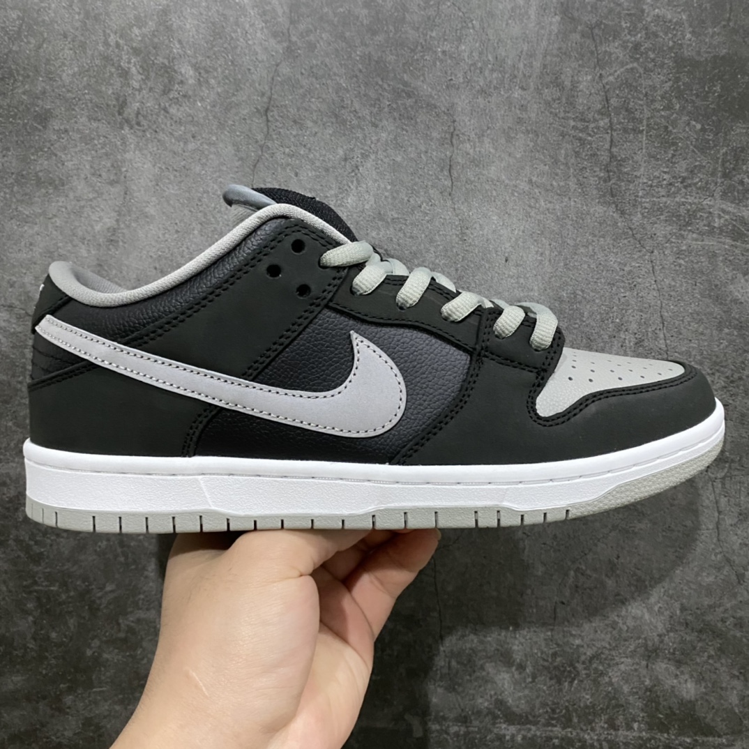 XC平台版Dunk SB影子灰 全新版本改版 原厂皮料定制 不论是鞋型 皮料还是清洁度 都是实打实的顶级 原厂大底 原厂楦头 原厂纸板 原厂号码标 原汁原味 最主要的是 他的价格很良心不杀猪💪🏻 此版本目前10个配色 新配色陆续开发中…… 货号:BQ6817 007 尺码:35.5-47.5-选品中心