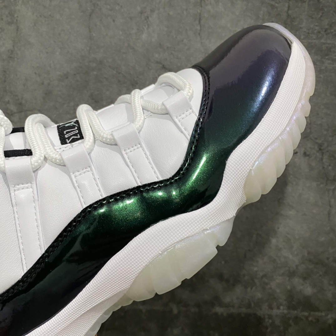 图片[6]-外贸纯原 Air Jordan AJ11 Low AJ11变色龙低帮 528895-145 新货无氧化 原楦原档案数据开模打造 原厂中底拉帮钢印 原厂漆皮 防冻不开裂 头层皮料 原装鞋撑 水晶大底正确色度色泽 原楦原数据刺绣 原厂车缝走线及对位 毫厘不差 飞人logo采用原数据电脑刺绣 原装正品碳纤维真实碳板 增强抗扭 原内标 原盒标 正确官方原盒 原厂防氧化水晶外底 原厂配套厂全掌solo气垫 尺码：40.5 41 42 42.5 43 44 44.5 45 46 47.5-选品中心