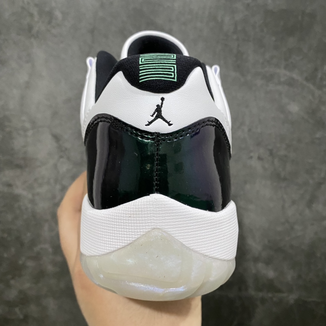 图片[4]-外贸纯原 Air Jordan AJ11 Low AJ11变色龙低帮 528895-145 新货无氧化 原楦原档案数据开模打造 原厂中底拉帮钢印 原厂漆皮 防冻不开裂 头层皮料 原装鞋撑 水晶大底正确色度色泽 原楦原数据刺绣 原厂车缝走线及对位 毫厘不差 飞人logo采用原数据电脑刺绣 原装正品碳纤维真实碳板 增强抗扭 原内标 原盒标 正确官方原盒 原厂防氧化水晶外底 原厂配套厂全掌solo气垫 尺码：40.5 41 42 42.5 43 44 44.5 45 46 47.5-选品中心
