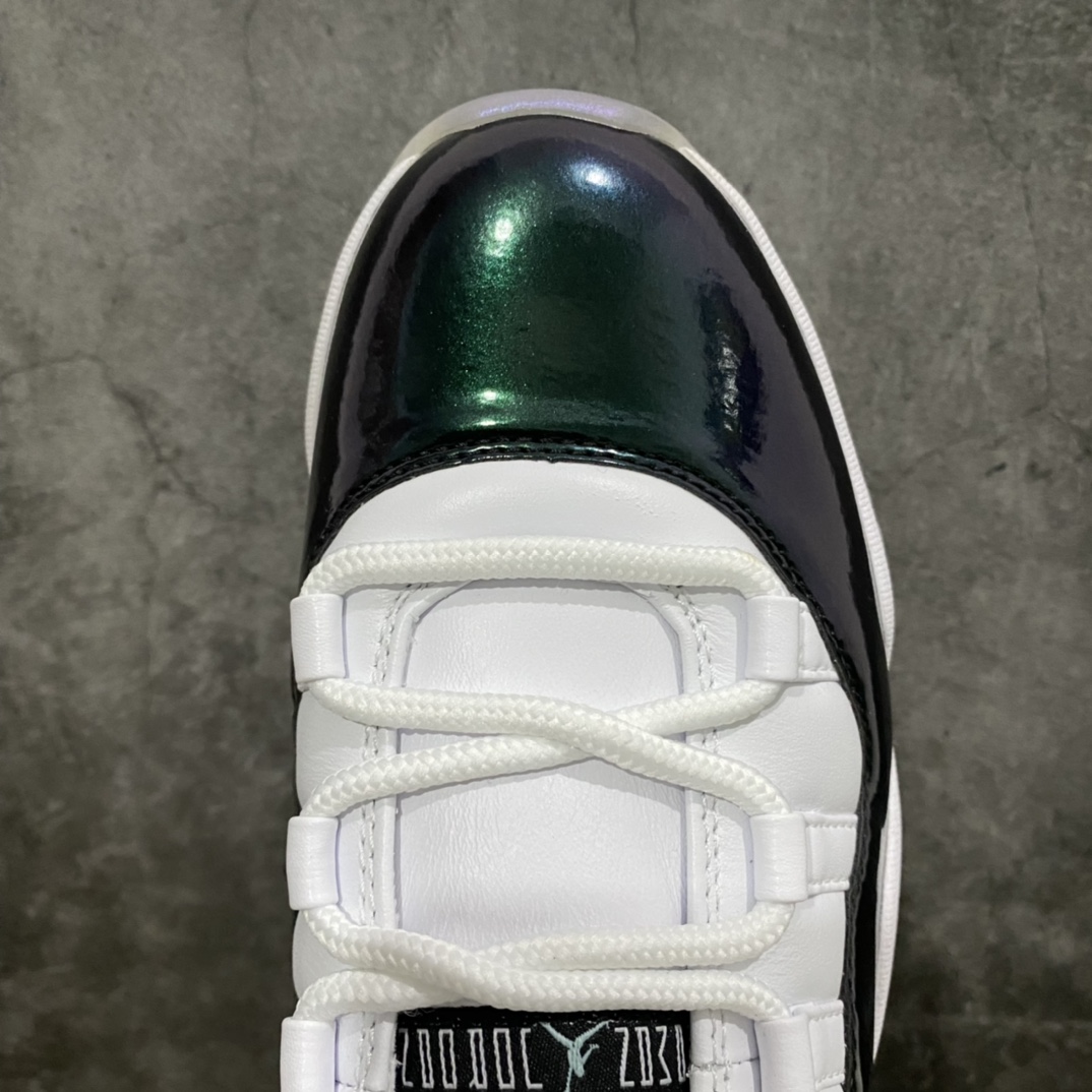 图片[5]-外贸纯原 Air Jordan AJ11 Low AJ11变色龙低帮 528895-145 新货无氧化 原楦原档案数据开模打造 原厂中底拉帮钢印 原厂漆皮 防冻不开裂 头层皮料 原装鞋撑 水晶大底正确色度色泽 原楦原数据刺绣 原厂车缝走线及对位 毫厘不差 飞人logo采用原数据电脑刺绣 原装正品碳纤维真实碳板 增强抗扭 原内标 原盒标 正确官方原盒 原厂防氧化水晶外底 原厂配套厂全掌solo气垫 尺码：40.5 41 42 42.5 43 44 44.5 45 46 47.5-选品中心