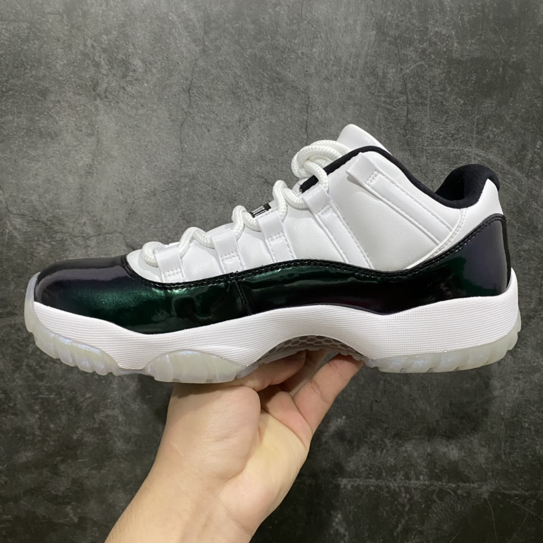 图片[2]-外贸纯原 Air Jordan AJ11 Low AJ11变色龙低帮 528895-145 新货无氧化 原楦原档案数据开模打造 原厂中底拉帮钢印 原厂漆皮 防冻不开裂 头层皮料 原装鞋撑 水晶大底正确色度色泽 原楦原数据刺绣 原厂车缝走线及对位 毫厘不差 飞人logo采用原数据电脑刺绣 原装正品碳纤维真实碳板 增强抗扭 原内标 原盒标 正确官方原盒 原厂防氧化水晶外底 原厂配套厂全掌solo气垫 尺码：40.5 41 42 42.5 43 44 44.5 45 46 47.5-选品中心