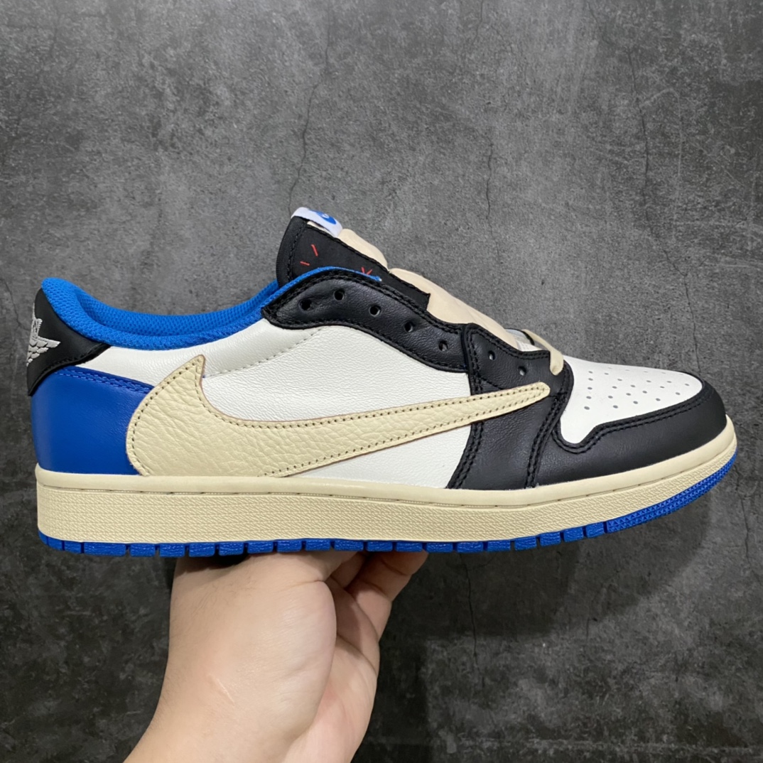 新DT版本 Air Jordan x Travis Scott AJ1 x TS联名 藤原浩闪电倒钩白蓝低帮DM7866-140 全新升级改进版品质 原盒原配 外盒透明胶套 内侧字体 工整带凹凸感 原厂拉帮工艺 针距密度一致 全新升级网板中底 原楦原纸板开发 后跟弧度收口自然不对折 极致一眼正品既视感 原厂皮料 进口玻璃冲刀皮料裁剪零毛边 承诺百分百一致原鞋 全鞋电脑针车工艺 鞋面清洁度最高QC检验标准 控制溢胶 飞翼3D高频深度立体 全市场仅此一家 鞋盒、防尘纸 均采购来自原厂 尺码：36 36.5 37.5 38 38.5 39 40 40.5 41 42 42.5 43 44 44.5 45 46 47.5-选品中心