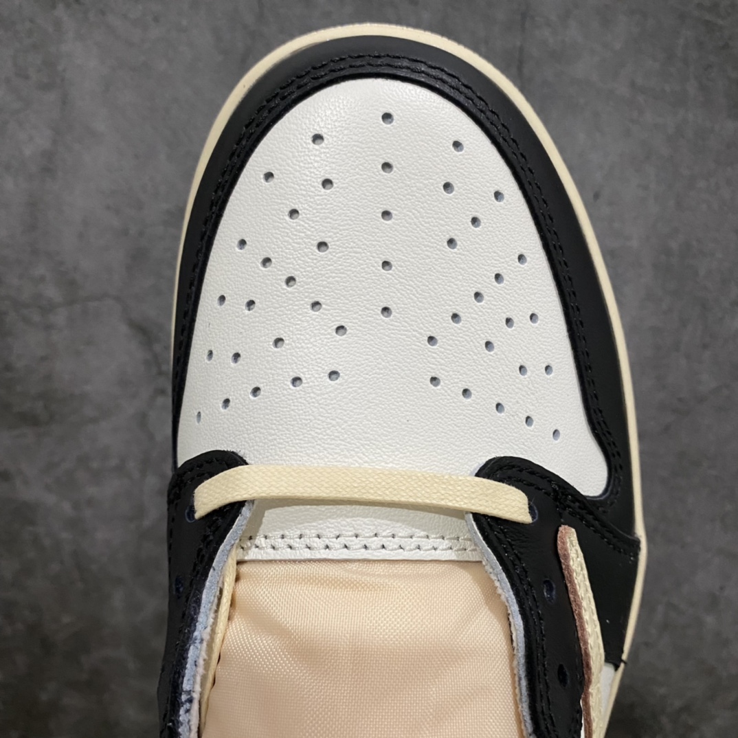 图片[5]-新DT版本 Air Jordan x Travis Scott AJ1 x TS联名 藤原浩闪电倒钩白蓝低帮DM7866-140 全新升级改进版品质 原盒原配 外盒透明胶套 内侧字体 工整带凹凸感 原厂拉帮工艺 针距密度一致 全新升级网板中底 原楦原纸板开发 后跟弧度收口自然不对折 极致一眼正品既视感 原厂皮料 进口玻璃冲刀皮料裁剪零毛边 承诺百分百一致原鞋 全鞋电脑针车工艺 鞋面清洁度最高QC检验标准 控制溢胶 飞翼3D高频深度立体 全市场仅此一家 鞋盒、防尘纸 均采购来自原厂 尺码：36 36.5 37.5 38 38.5 39 40 40.5 41 42 42.5 43 44 44.5 45 46 47.5-选品中心