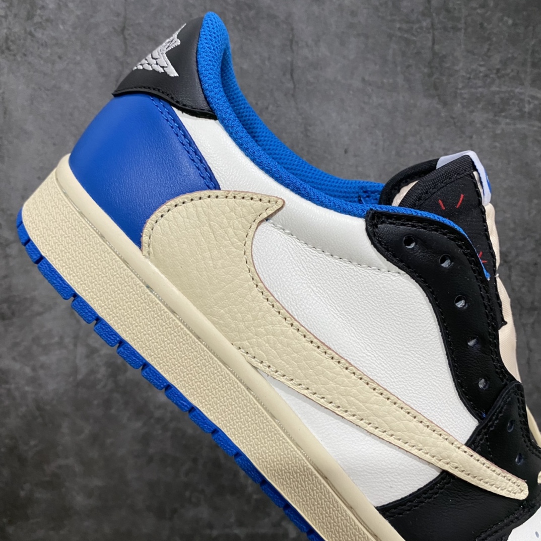 图片[7]-新DT版本 Air Jordan x Travis Scott AJ1 x TS联名 藤原浩闪电倒钩白蓝低帮DM7866-140 全新升级改进版品质 原盒原配 外盒透明胶套 内侧字体 工整带凹凸感 原厂拉帮工艺 针距密度一致 全新升级网板中底 原楦原纸板开发 后跟弧度收口自然不对折 极致一眼正品既视感 原厂皮料 进口玻璃冲刀皮料裁剪零毛边 承诺百分百一致原鞋 全鞋电脑针车工艺 鞋面清洁度最高QC检验标准 控制溢胶 飞翼3D高频深度立体 全市场仅此一家 鞋盒、防尘纸 均采购来自原厂 尺码：36 36.5 37.5 38 38.5 39 40 40.5 41 42 42.5 43 44 44.5 45 46 47.5-选品中心