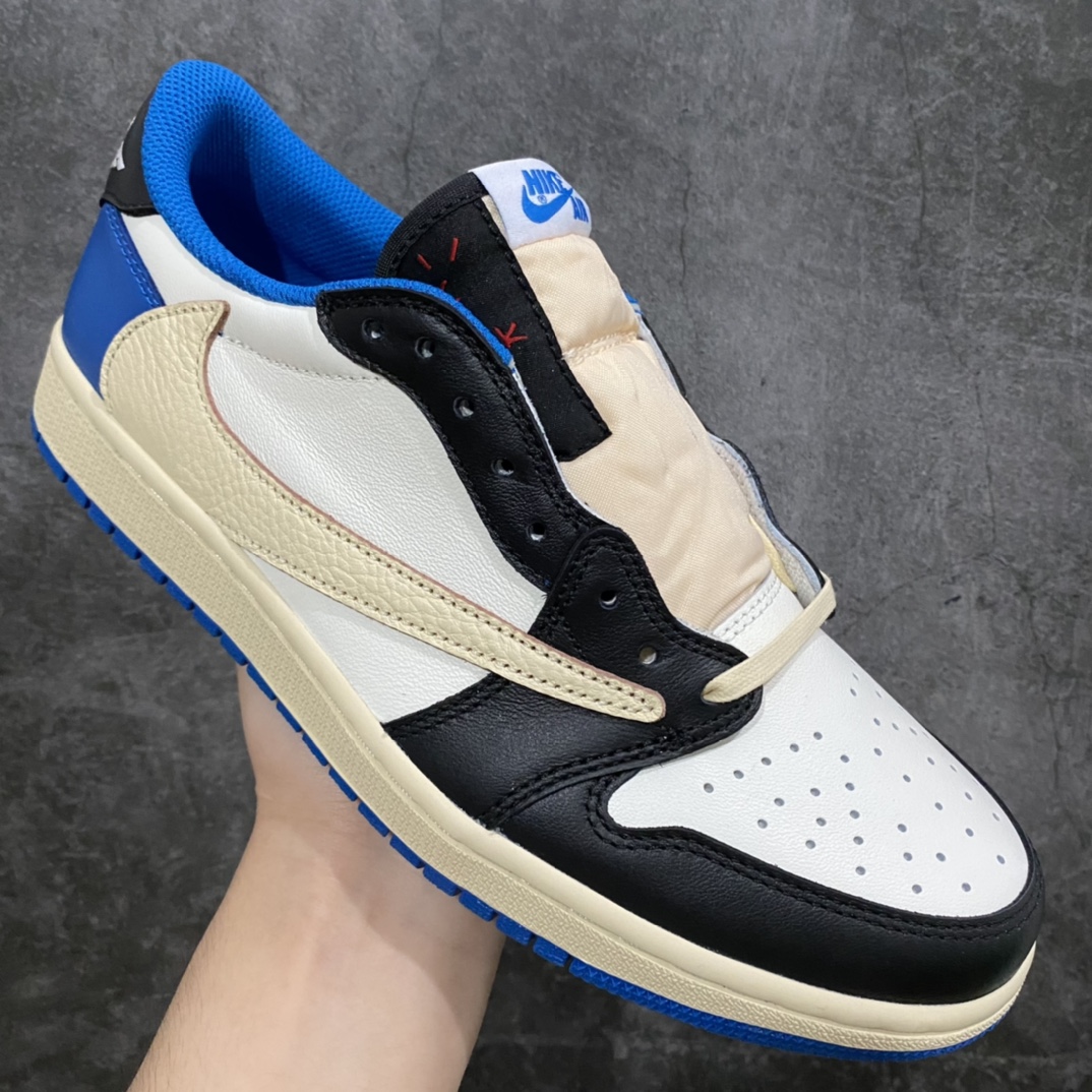 图片[3]-新DT版本 Air Jordan x Travis Scott AJ1 x TS联名 藤原浩闪电倒钩白蓝低帮DM7866-140 全新升级改进版品质 原盒原配 外盒透明胶套 内侧字体 工整带凹凸感 原厂拉帮工艺 针距密度一致 全新升级网板中底 原楦原纸板开发 后跟弧度收口自然不对折 极致一眼正品既视感 原厂皮料 进口玻璃冲刀皮料裁剪零毛边 承诺百分百一致原鞋 全鞋电脑针车工艺 鞋面清洁度最高QC检验标准 控制溢胶 飞翼3D高频深度立体 全市场仅此一家 鞋盒、防尘纸 均采购来自原厂 尺码：36 36.5 37.5 38 38.5 39 40 40.5 41 42 42.5 43 44 44.5 45 46 47.5-选品中心