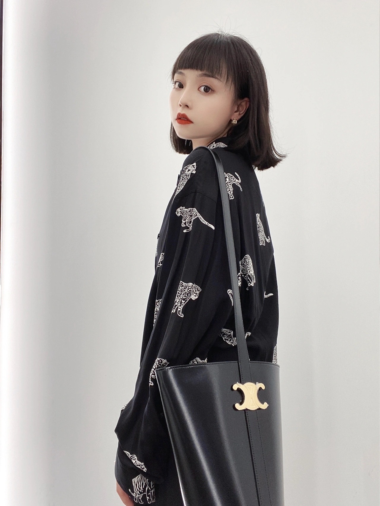 CELINE BUCKET TRIOMPHE 25CM 水桶包 199913黑色