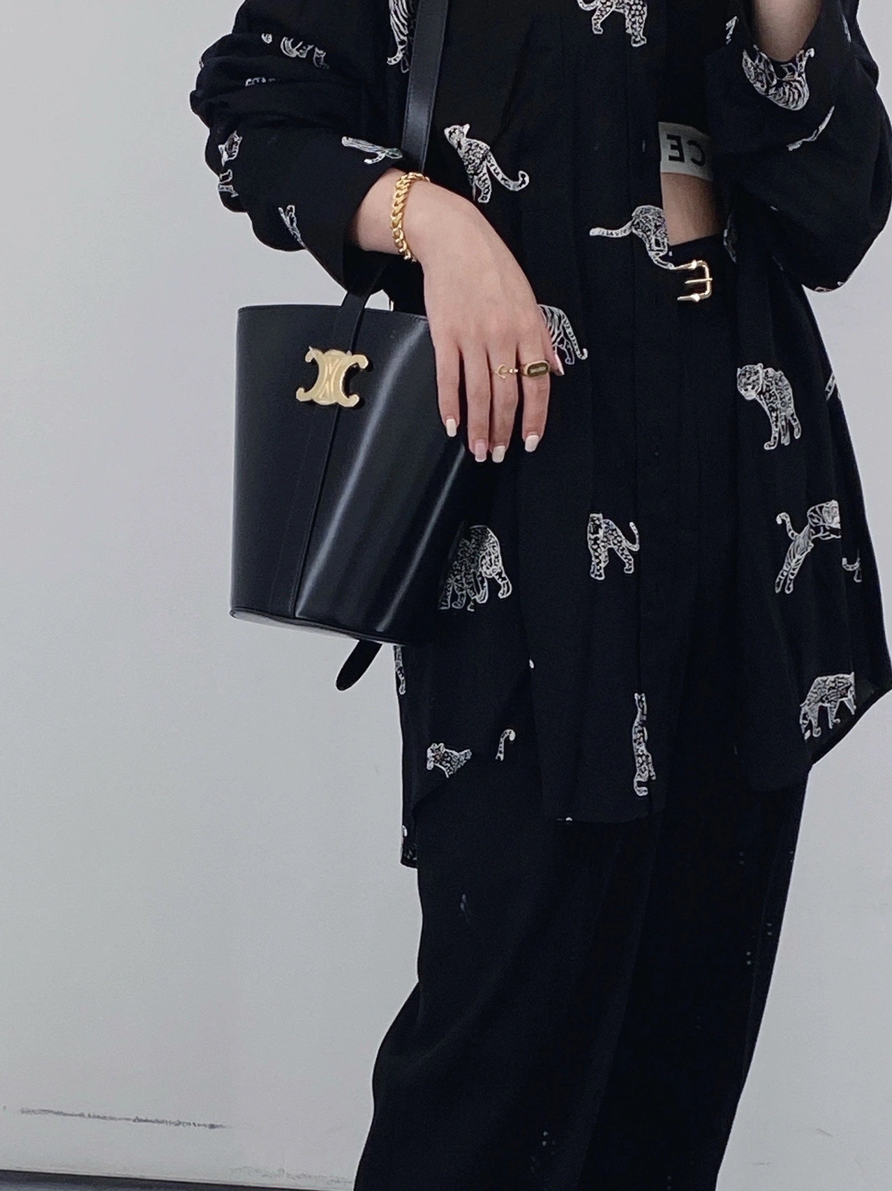 CELINE BUCKET TRIOMPHE 25CM 水桶包 199913黑色