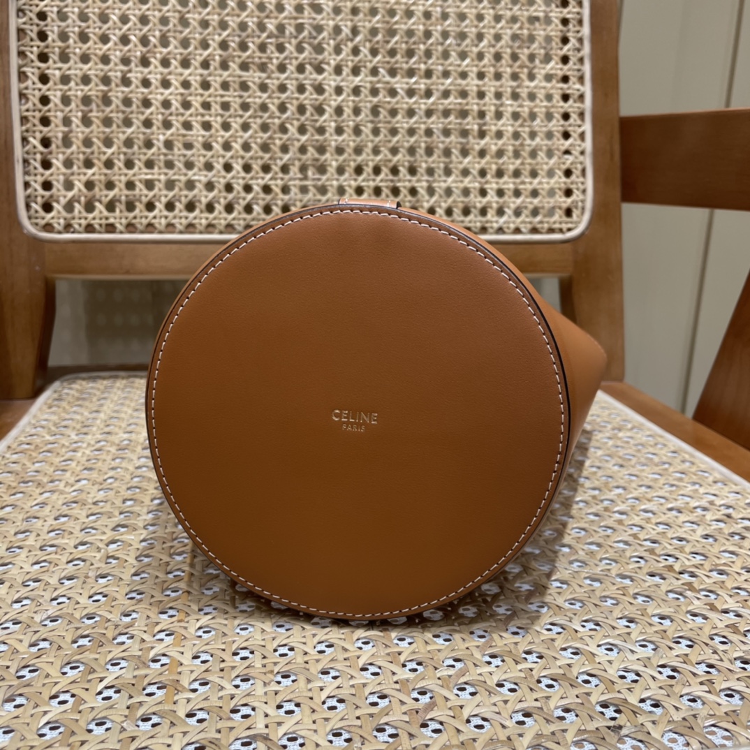 CELINE BUCKET TRIOMPHE 25CM 水桶包 199913焦糖色