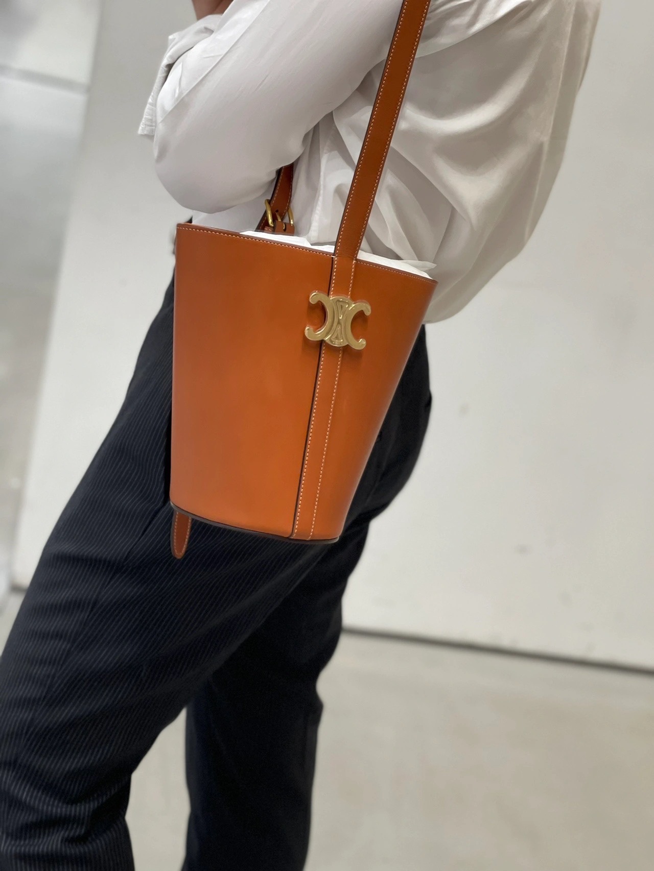 CELINE BUCKET TRIOMPHE 25CM 水桶包 199913焦糖色