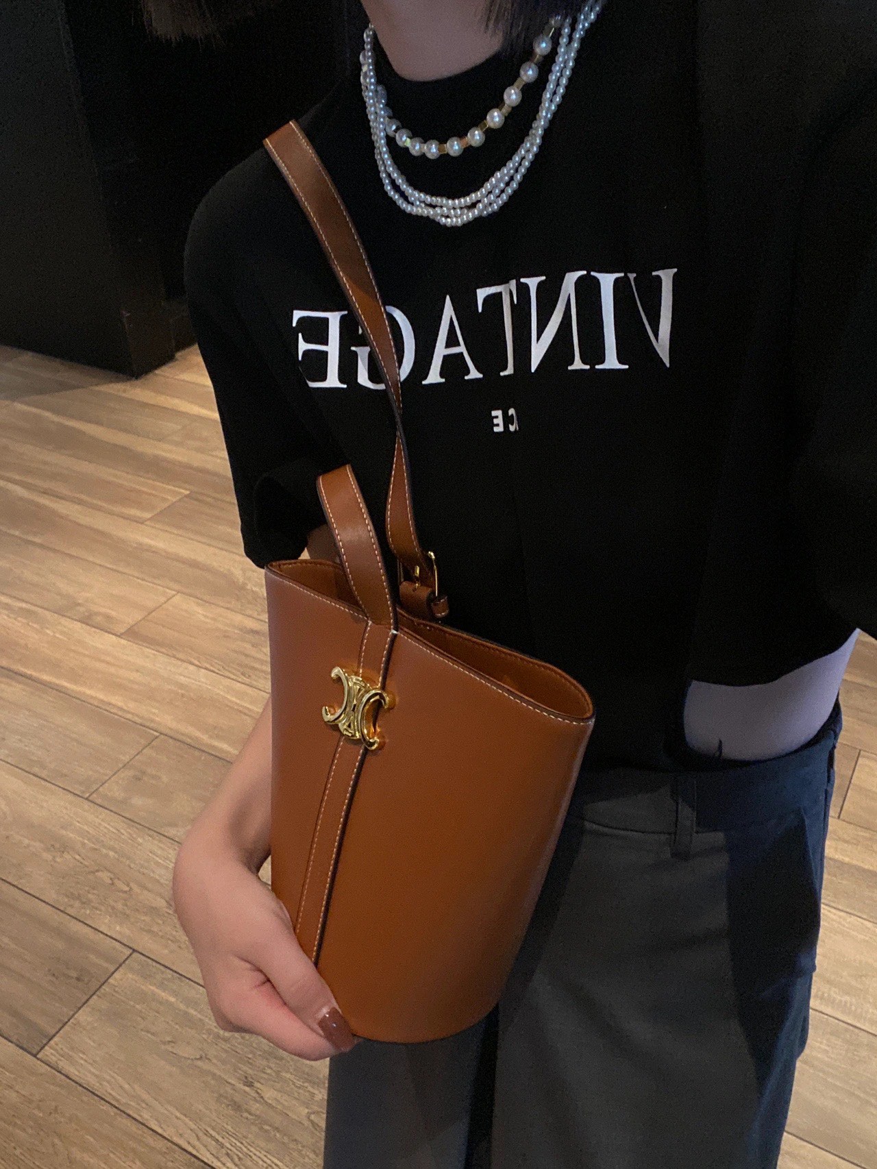 CELINE BUCKET TRIOMPHE 25CM 水桶包 199913焦糖色