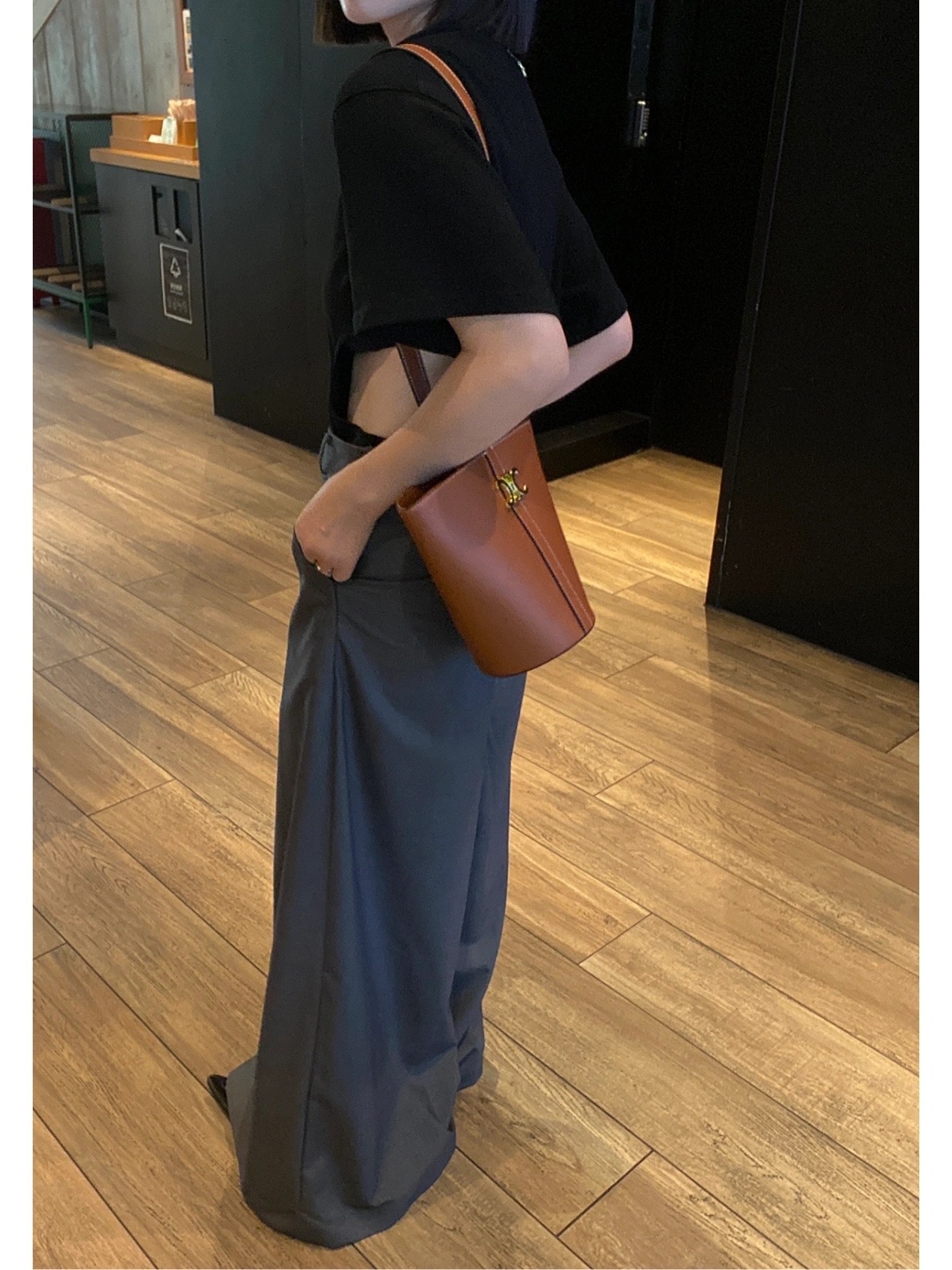 CELINE BUCKET TRIOMPHE 25CM 水桶包 199913焦糖色