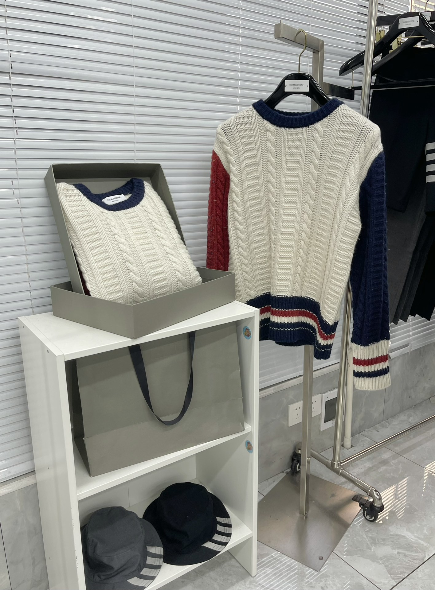 톰브라운 남성 니트 143065 Thom Browne Knit 상세 이미지 9