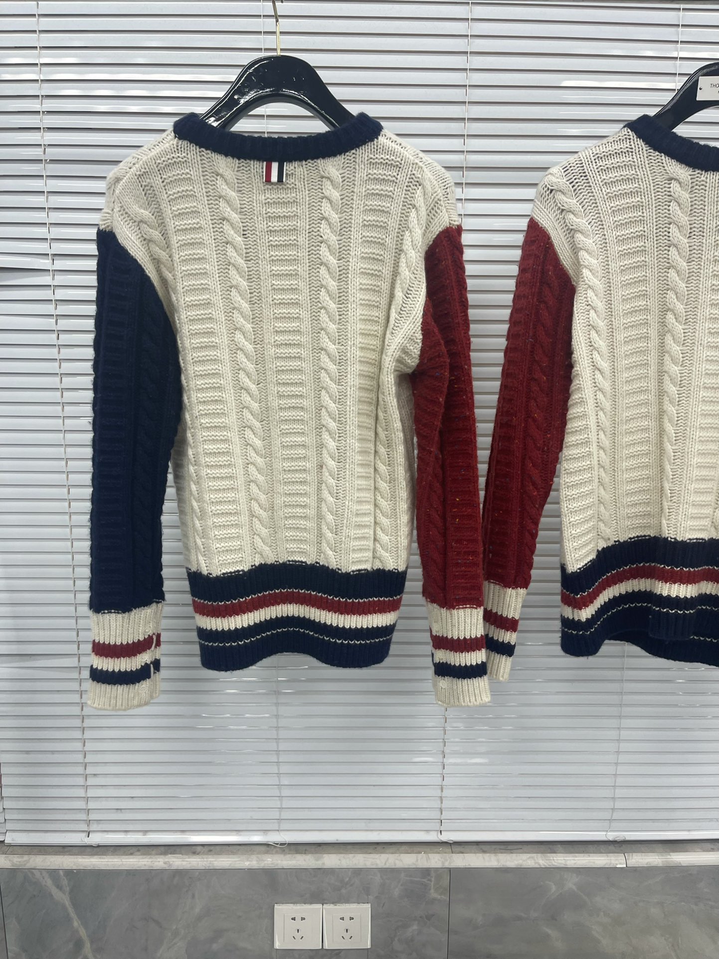 톰브라운 남성 니트 143065 Thom Browne Knit 상세 이미지 4