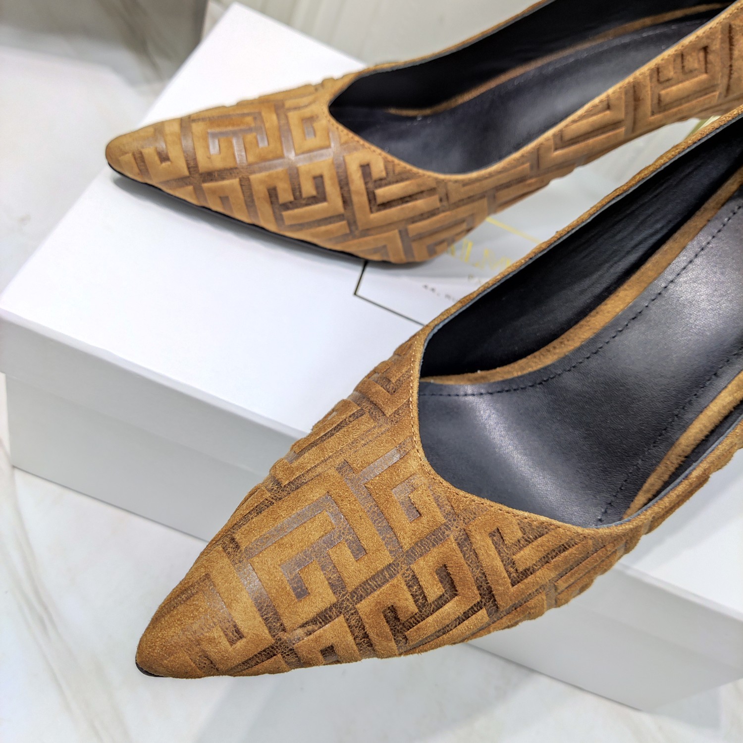 Bal*ain’s 2022 High Heels: Luxurious Materials, Italian Soles, 9.5CM Height - 图片 3