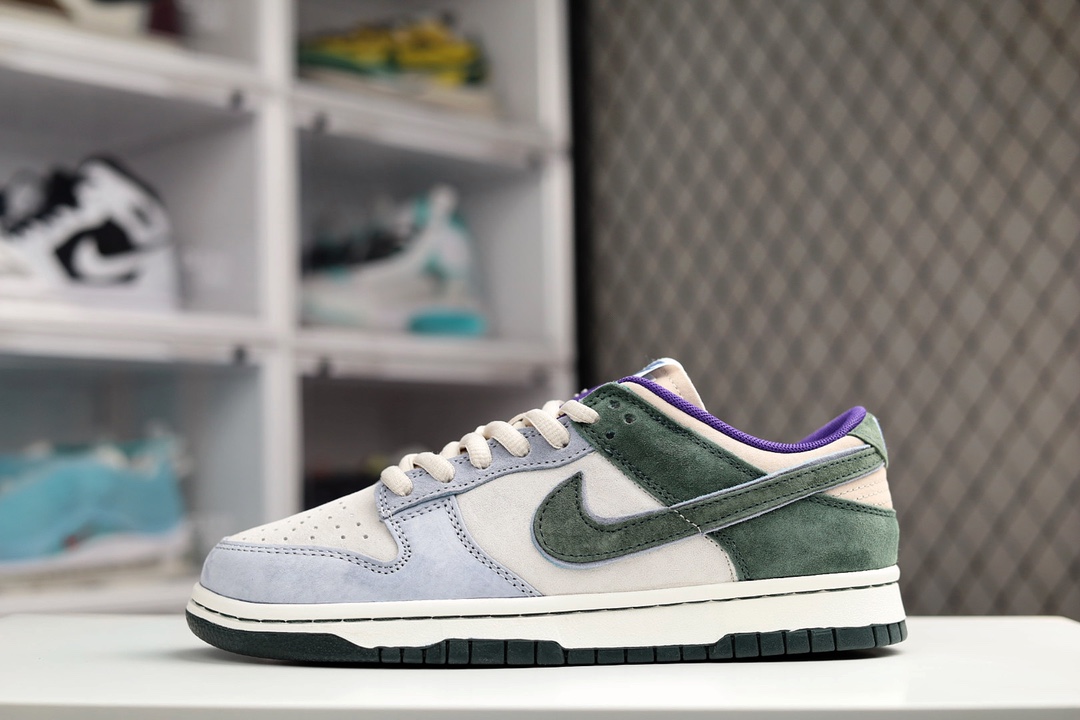 H0 公司级 Otomo Katsuhiro x NK SB Dunk Low 大友克洋联名款低帮运动休闲板鞋鞋身整体采用麂皮材质打造 以摩卡为主色调 浓重的怀旧味道