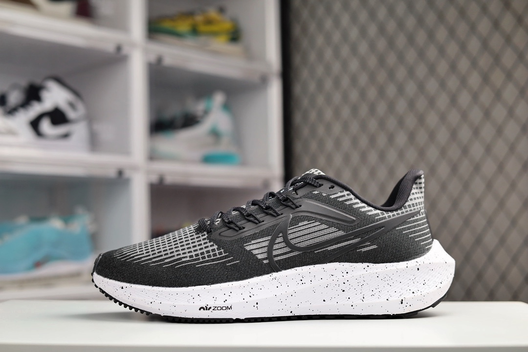 G0 Nike Air Zoom Pegasus 39飞马 白灰 女款 原档案数据开发纸版楦型 内里嵌入定型海绵 足底缓震巧搭两个 Zoom Air 气垫 塑就出众回弹迈步体验 ，原装版本市售最强飞马跑鞋