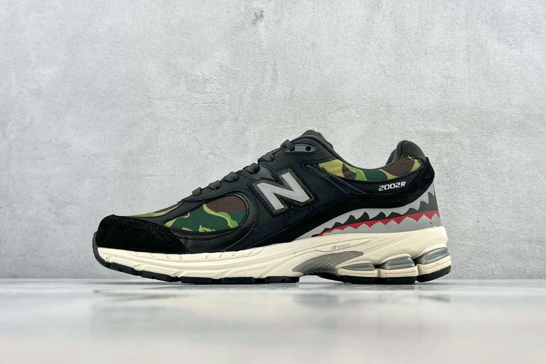 Bape x New Balance 2002R 黑色迷彩36F6536