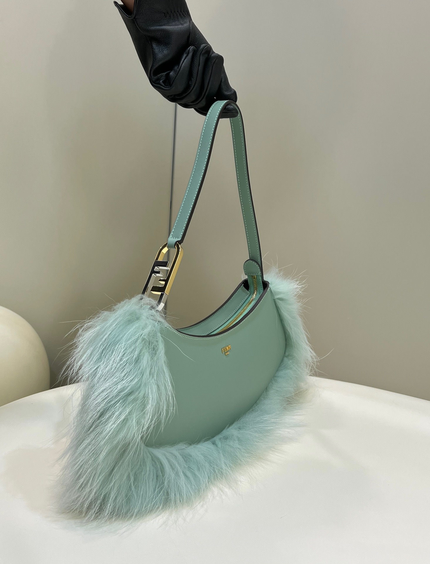 Special offer at the end of the year718 Fendi counter inspection grade O-lock series popular style outer body with a circle of fox fur, cute and