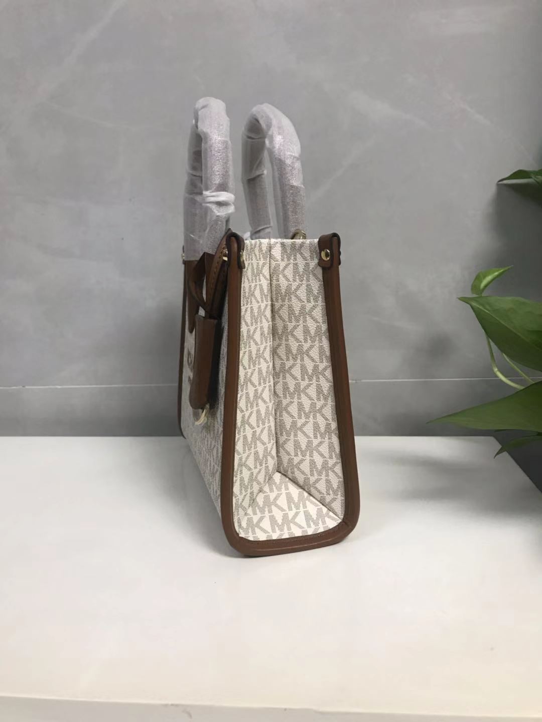 Michael Kors 小号独家新款帆布同款