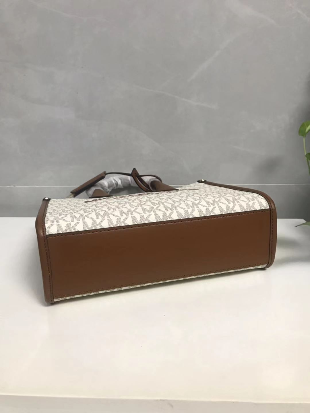 Michael Kors 小号独家新款帆布同款